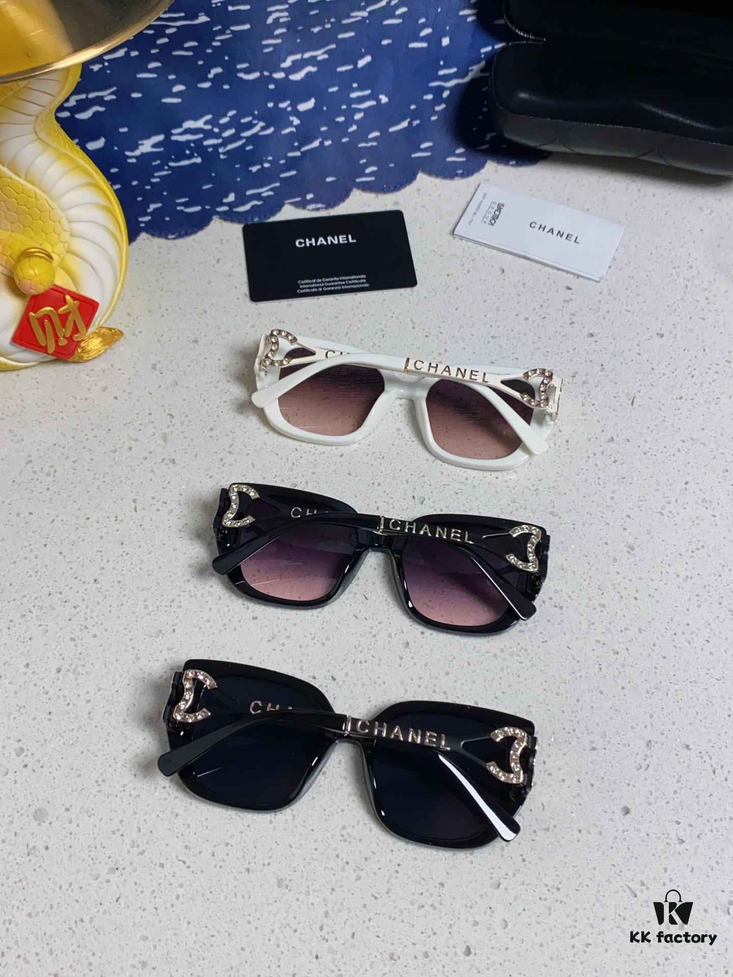 Chanel 2024 New Fashion Sunglasses for Women, UV-Protective Retro Stylish Oversized Sunglasses Slimming and Trendy