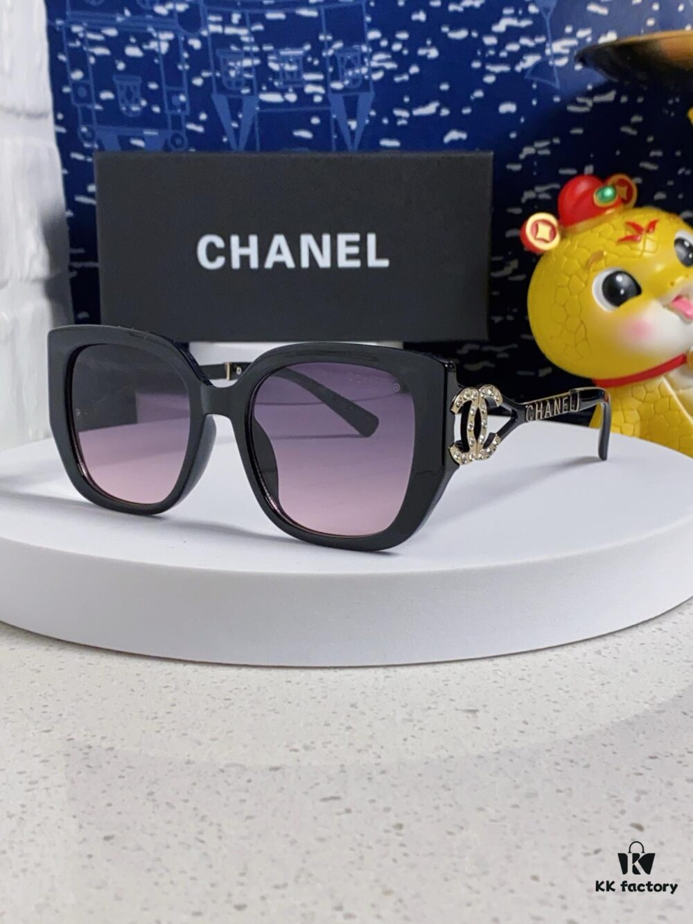Chanel 2024 New Fashion Sunglasses for Women, UV-Protective Retro Stylish Oversized Sunglasses Slimming and Trendy