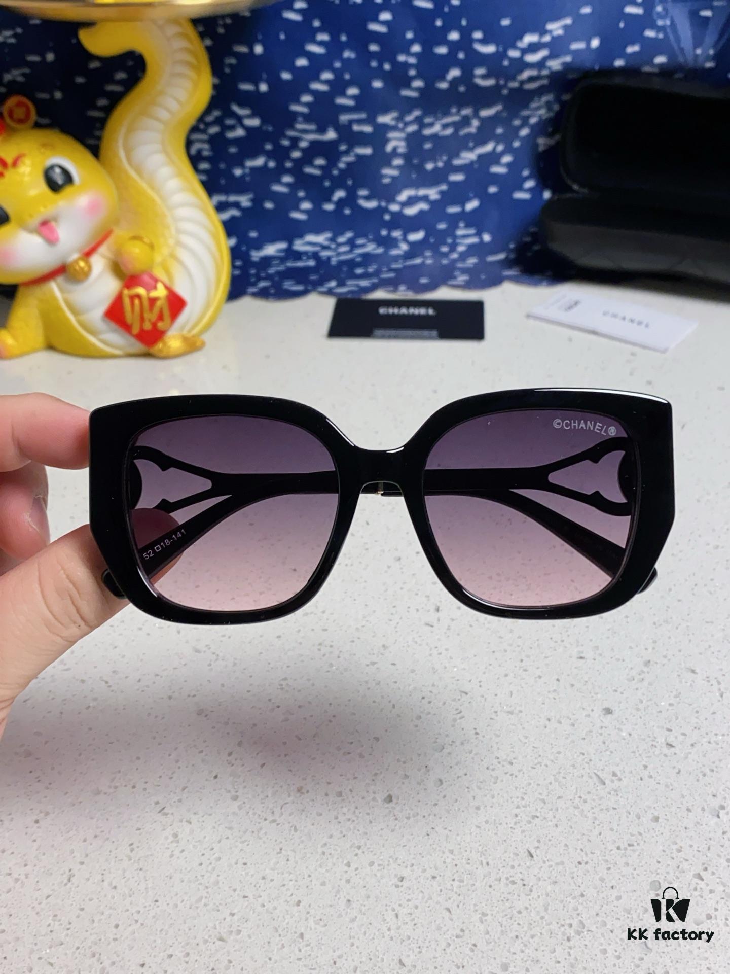 Chanel 2024 New Fashion Sunglasses for Women, UV-Protective Retro Stylish Oversized Sunglasses Slimming and Trendy
