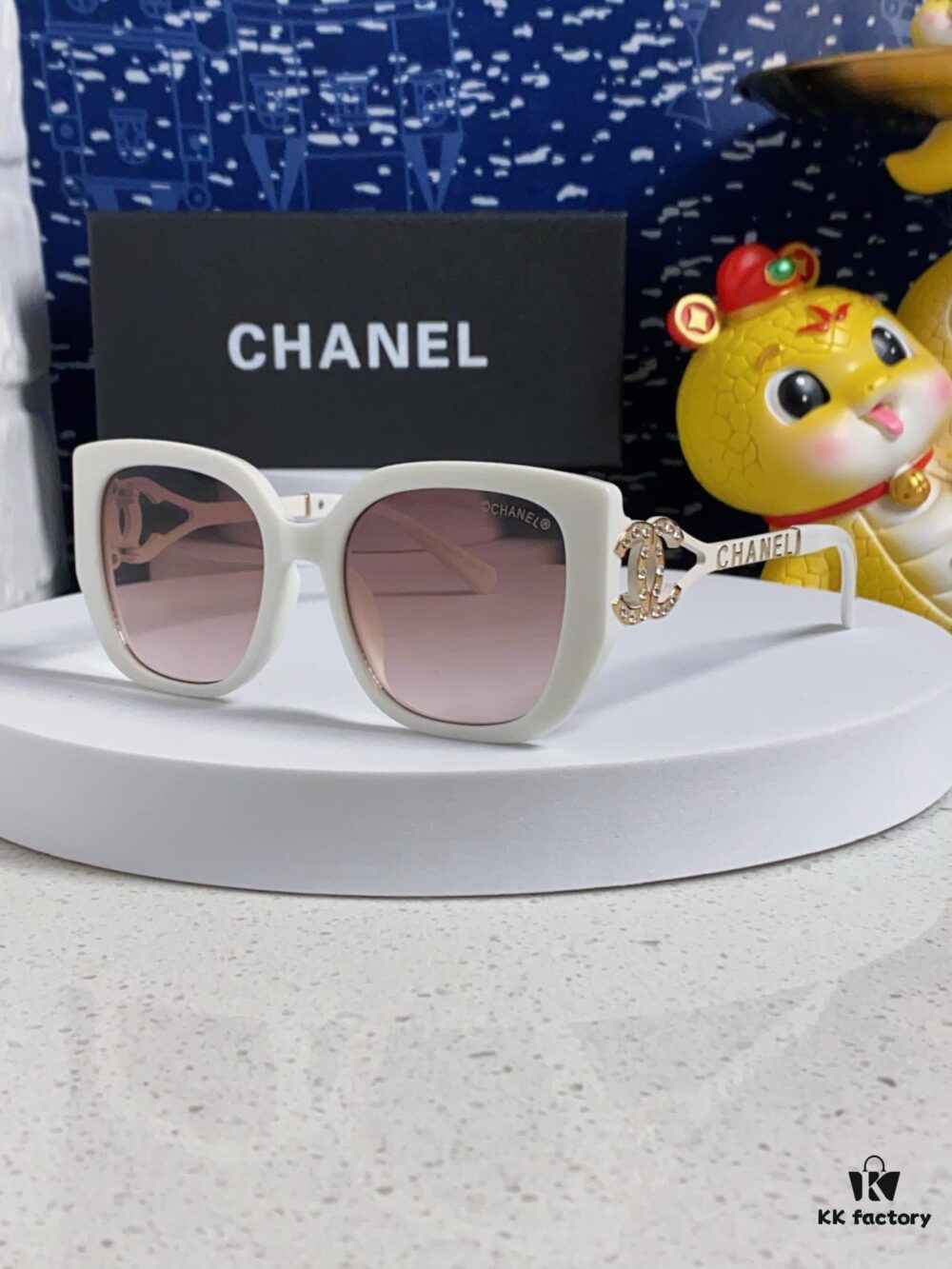 Chanel 2024 New Fashion Sunglasses for Women, UV-Protective Retro Stylish Oversized Glasses, Slimming and Trendy