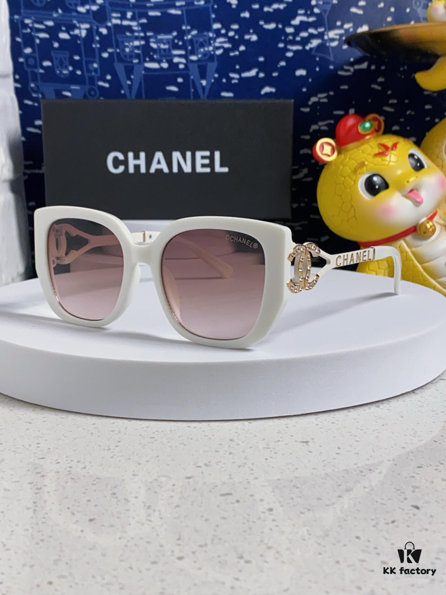 Chanel 2024 New Fashion Sunglasses for Women, UV-Protective Retro Stylish Oversized Glasses, Slimming and Trendy
