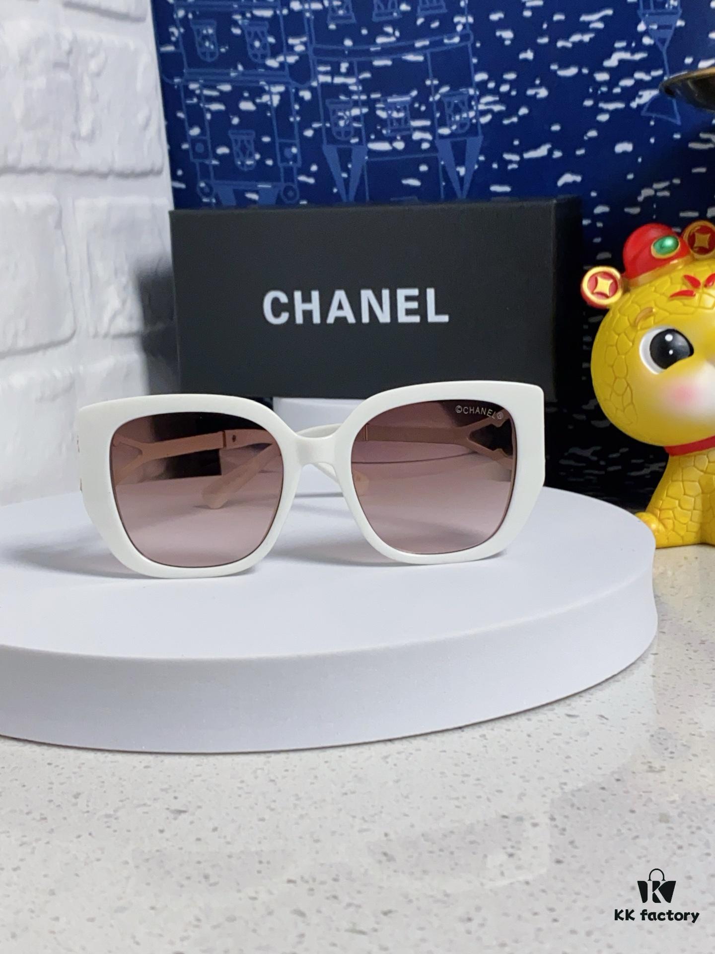 Chanel 2024 New Fashion Sunglasses for Women, UV-Protective Retro Stylish Oversized Glasses, Slimming and Trendy