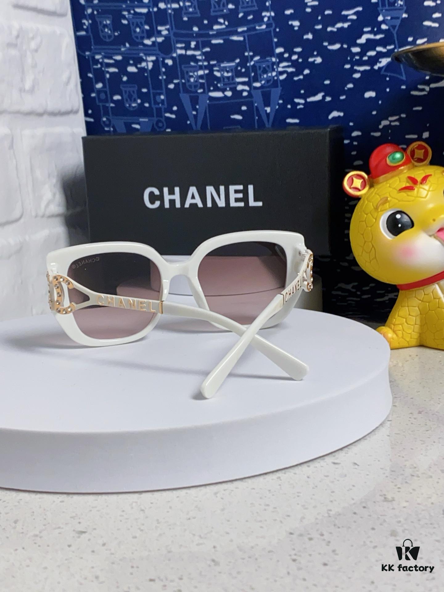 Chanel 2024 New Fashion Sunglasses for Women, UV-Protective Retro Stylish Oversized Glasses, Slimming and Trendy