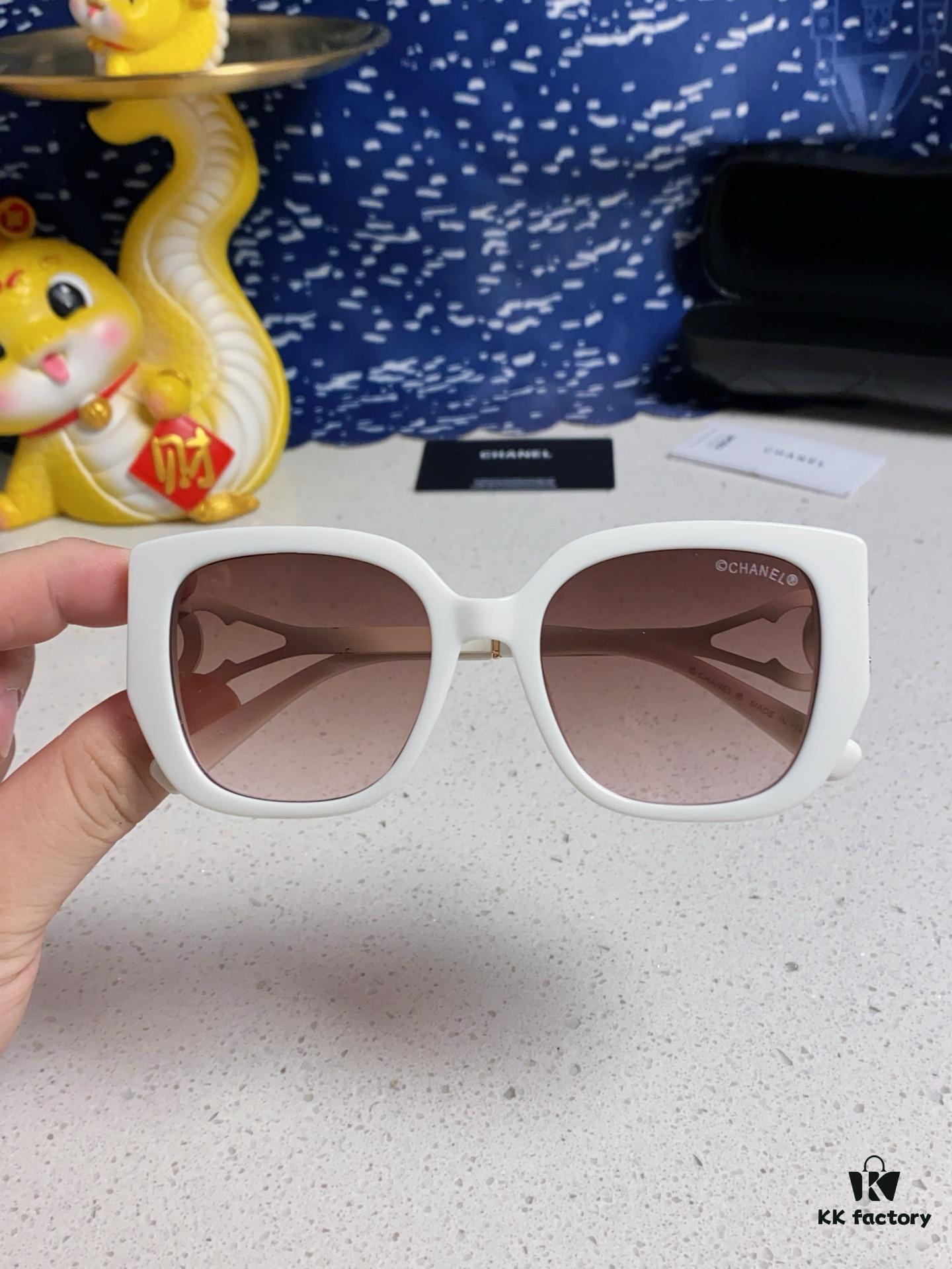 Chanel 2024 New Fashion Sunglasses for Women, UV-Protective Retro Stylish Oversized Glasses, Slimming and Trendy