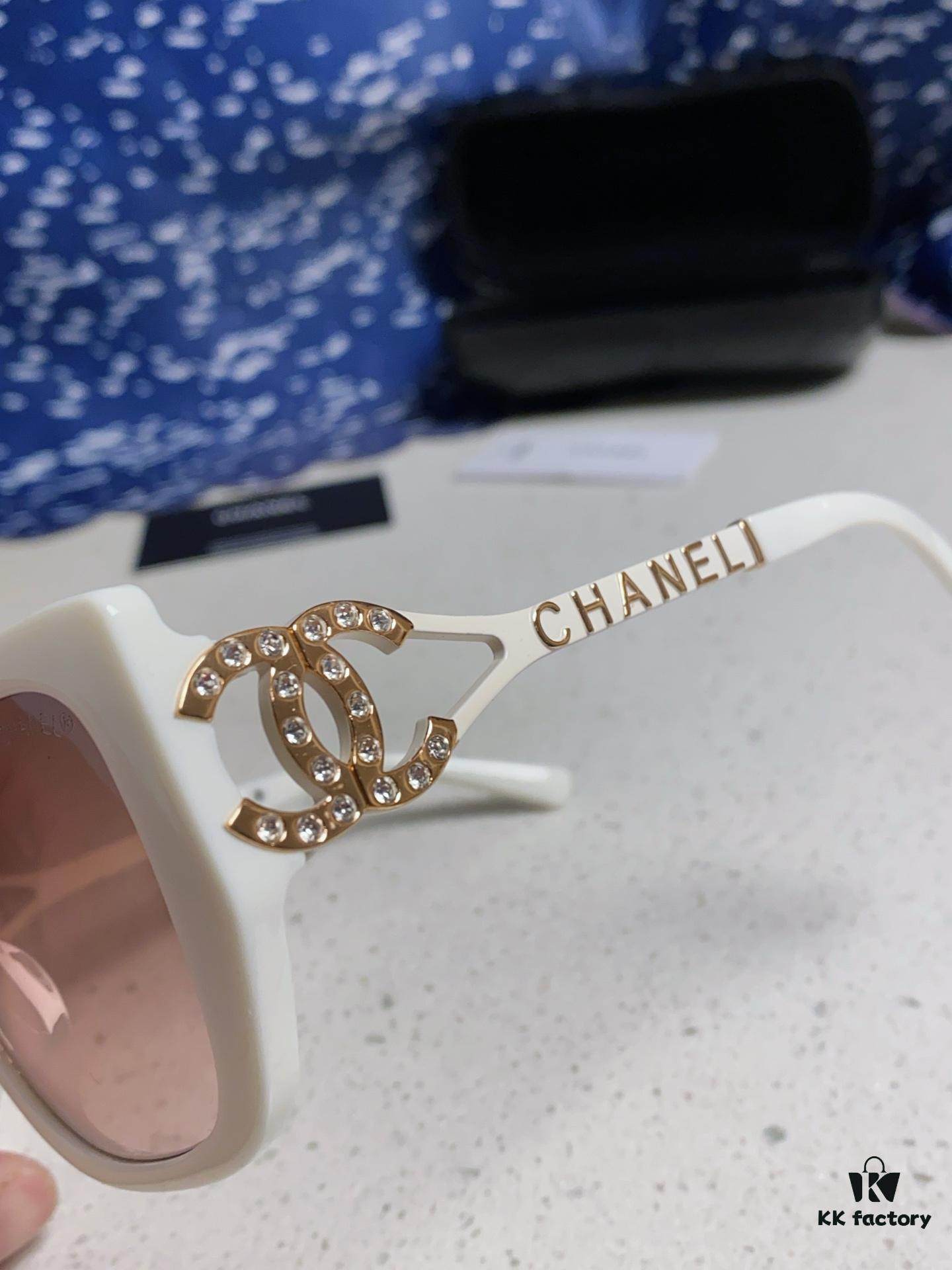 Chanel 2024 New Fashion Sunglasses for Women, UV-Protective Retro Stylish Oversized Glasses, Slimming and Trendy