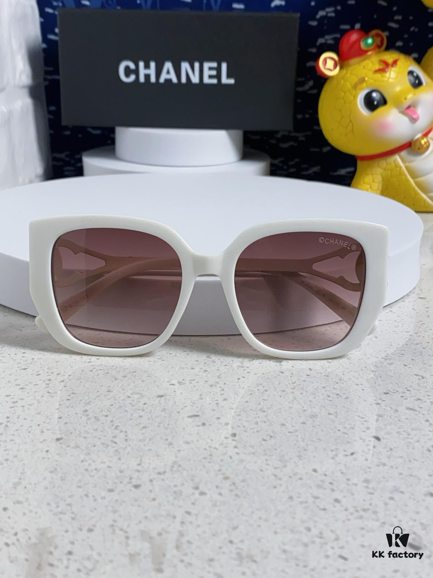 Chanel 2024 New Fashion Sunglasses for Women, UV-Protective Retro Stylish Oversized Glasses, Slimming and Trendy
