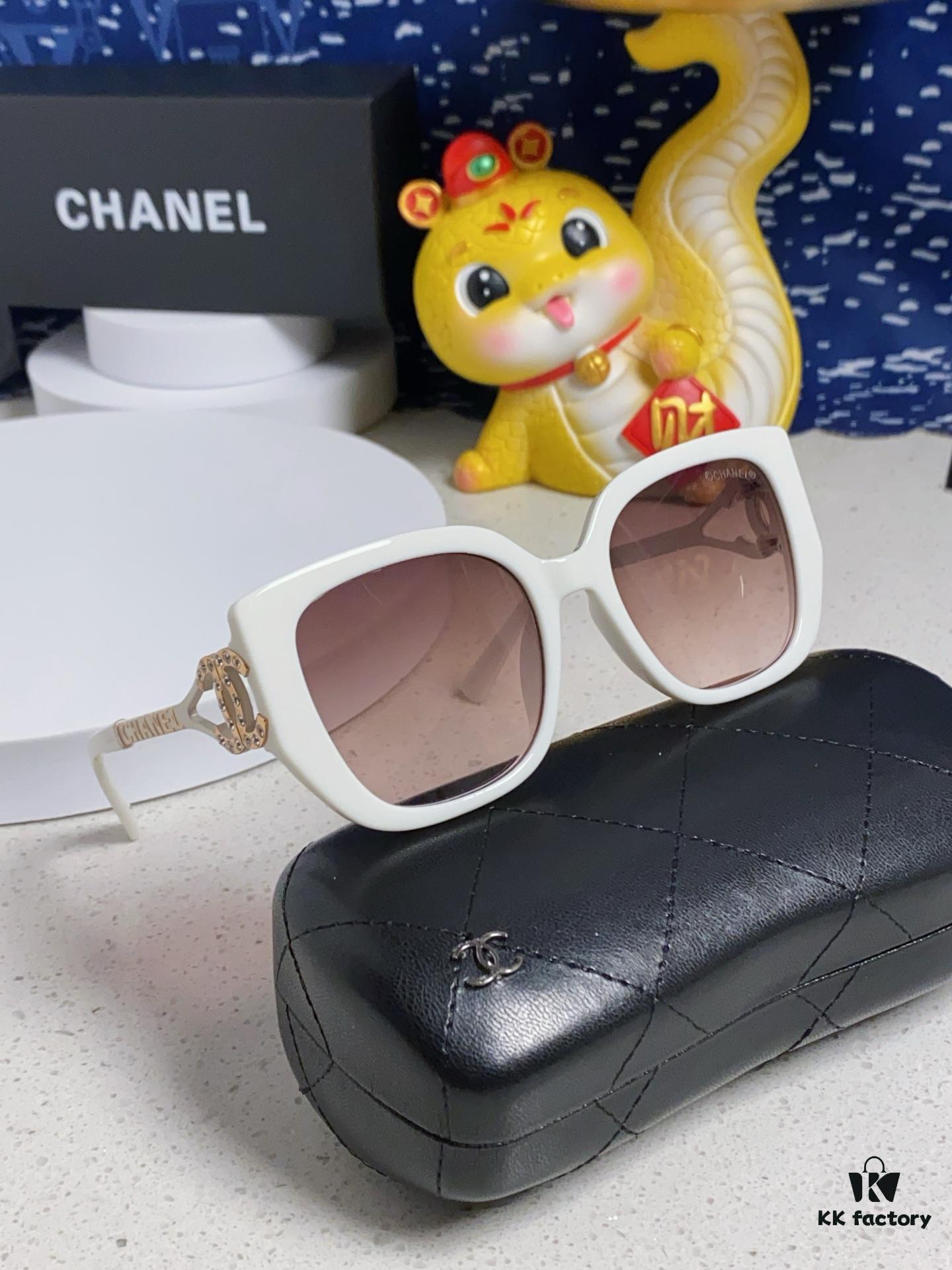 Chanel 2024 New Fashion Sunglasses for Women, UV-Protective Retro Stylish Oversized Glasses, Slimming and Trendy