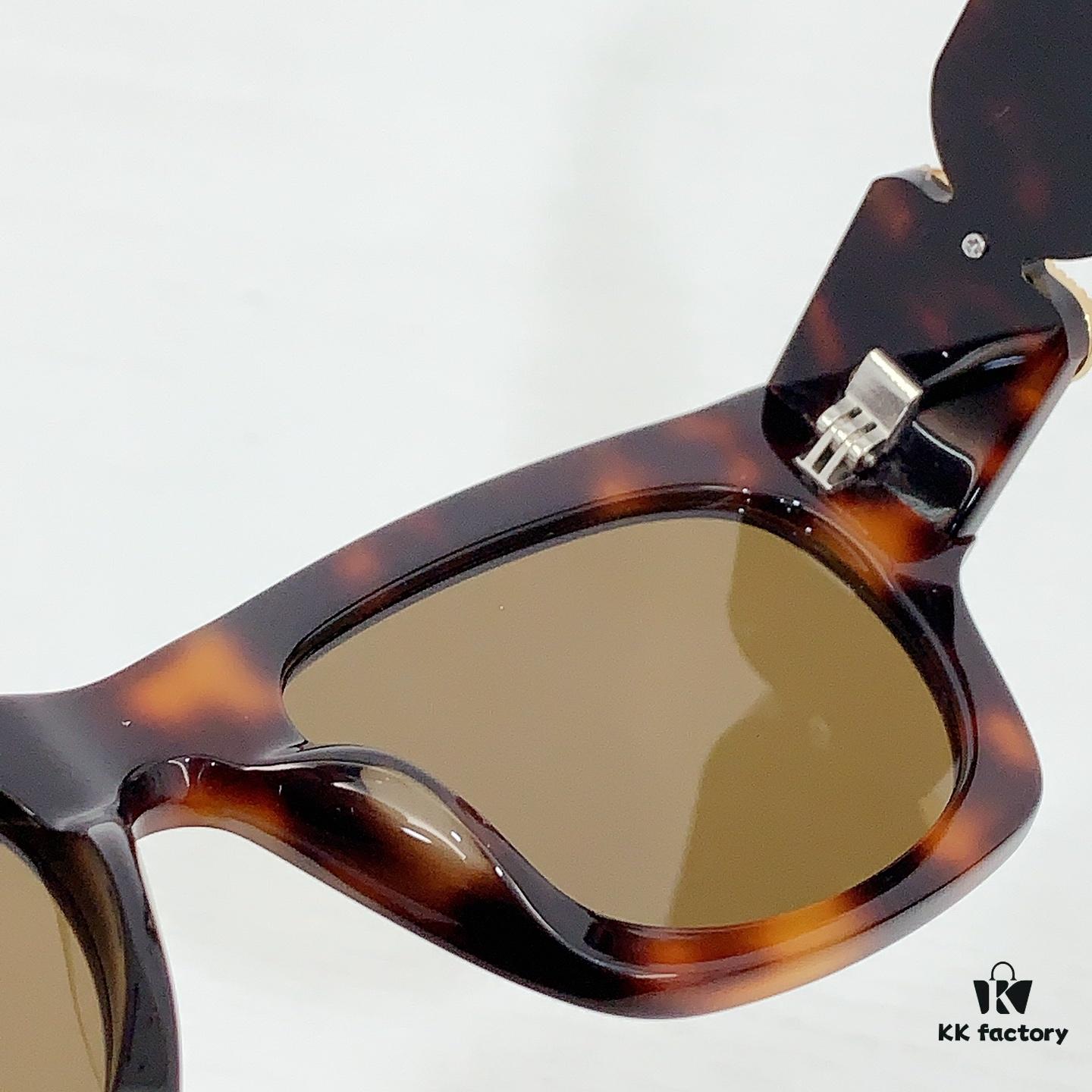 135 VERSACE MODEL: VE6787 SIZE: 54□20-148 Sunglasses