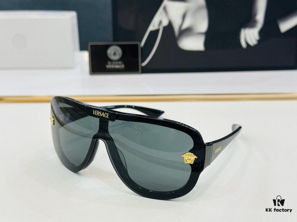 VERSACE VESACE Model VE6561 Size 147 Box 0-125 Stylish Sunglasses