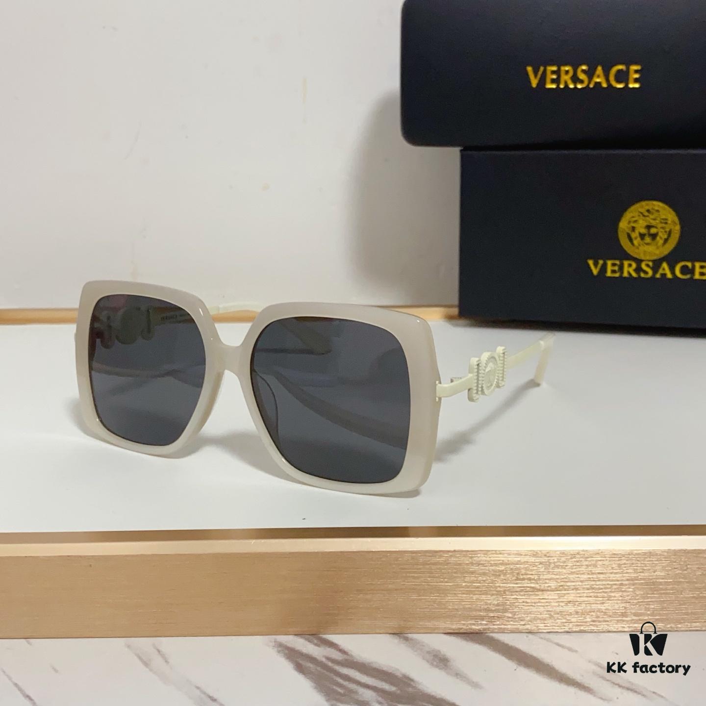 140 VERSACE MOD: VE4467 Size: 54-17-145 Sunglasses