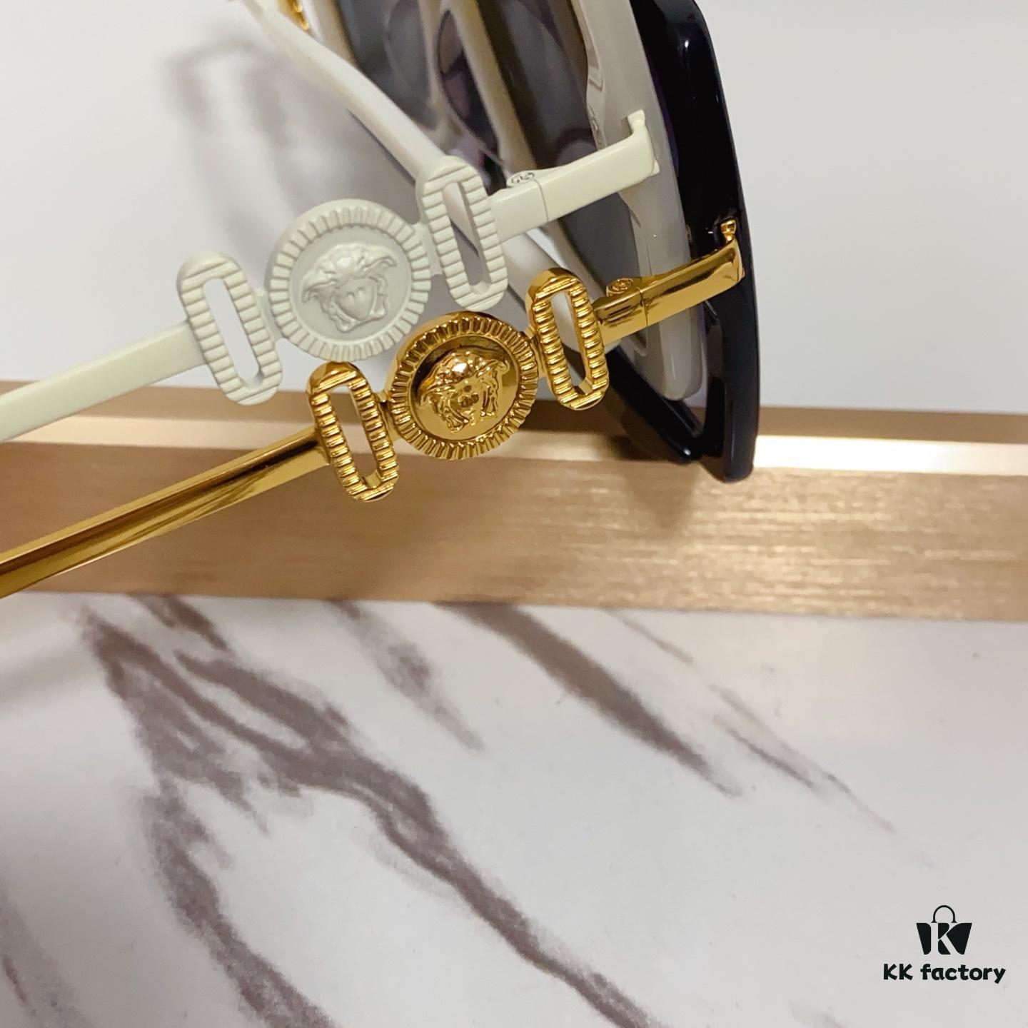 140 VERSACE MOD: VE4467 Size: 54-17-145 Sunglasses