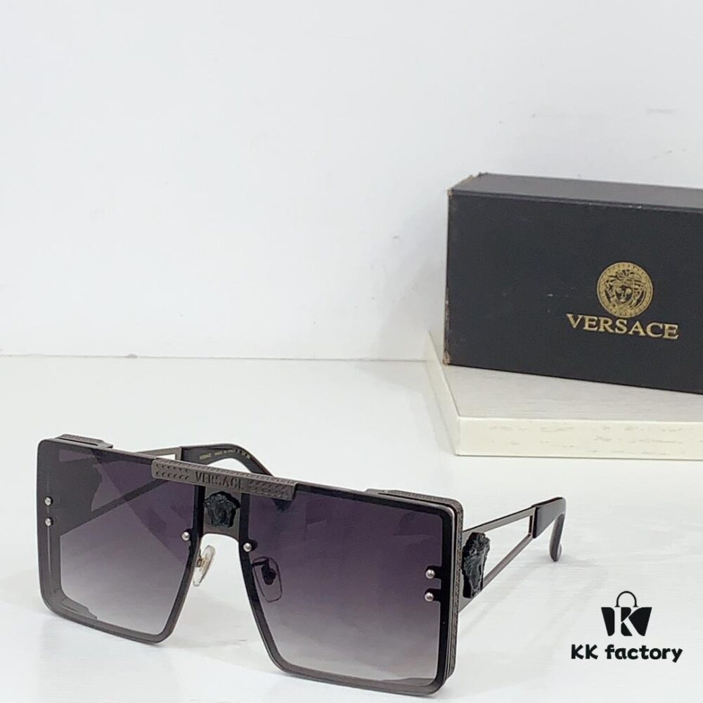 130 VERSACE VE6720 Size: 67-14-145 Sunglasses