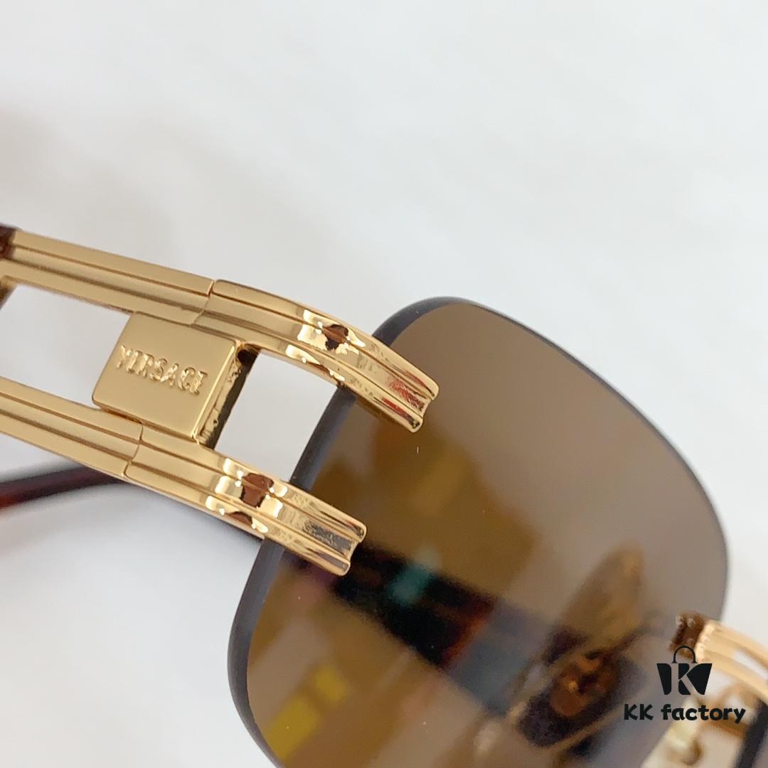 140 VERSACE MOD: MOD051 Size: 56-18-142 Sunglasses