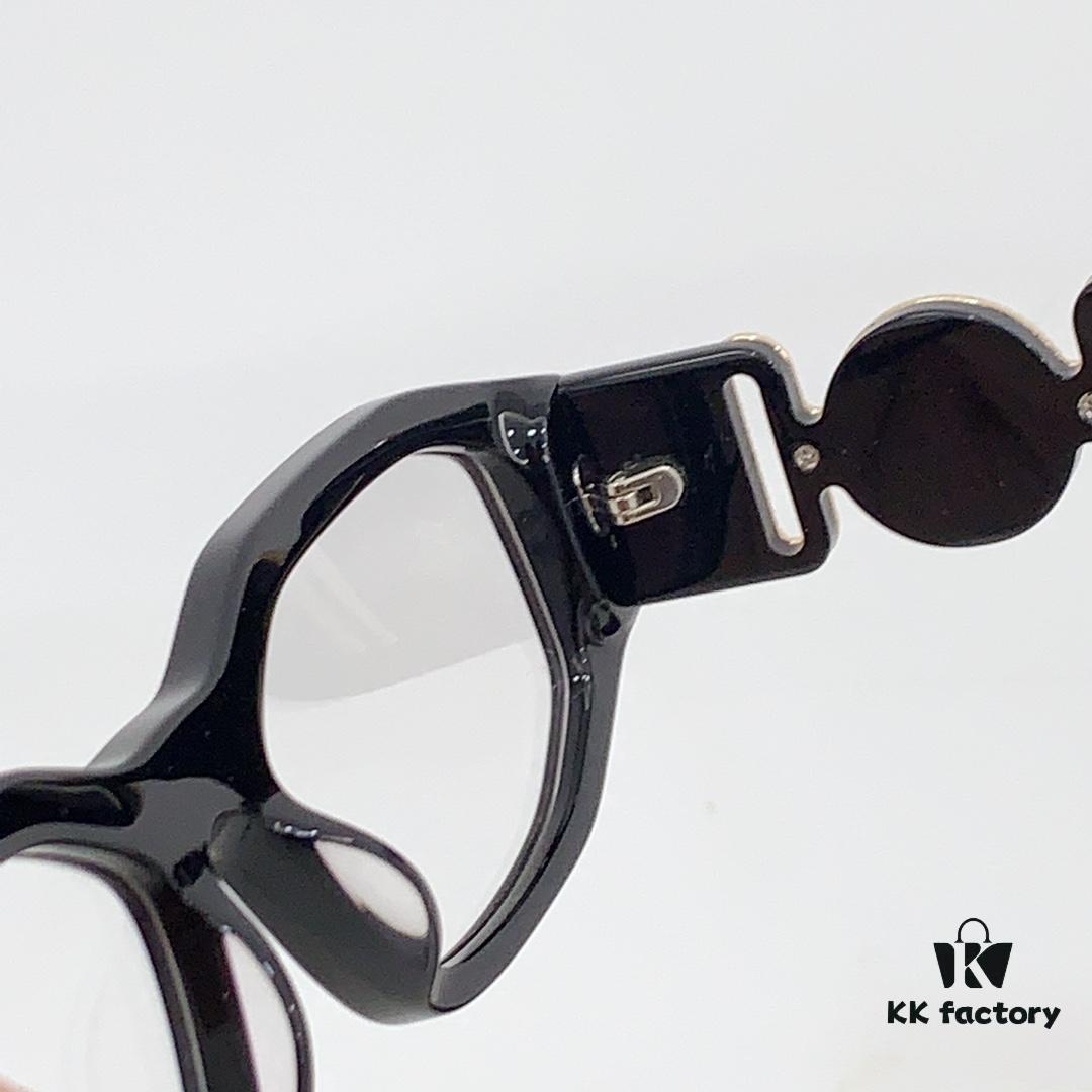 140 Versace MODEL: VE4361 Trendy Instagram-Famous Sunglasses, Iconic Temple Design, Unisex Style SIZE: 53-15-140