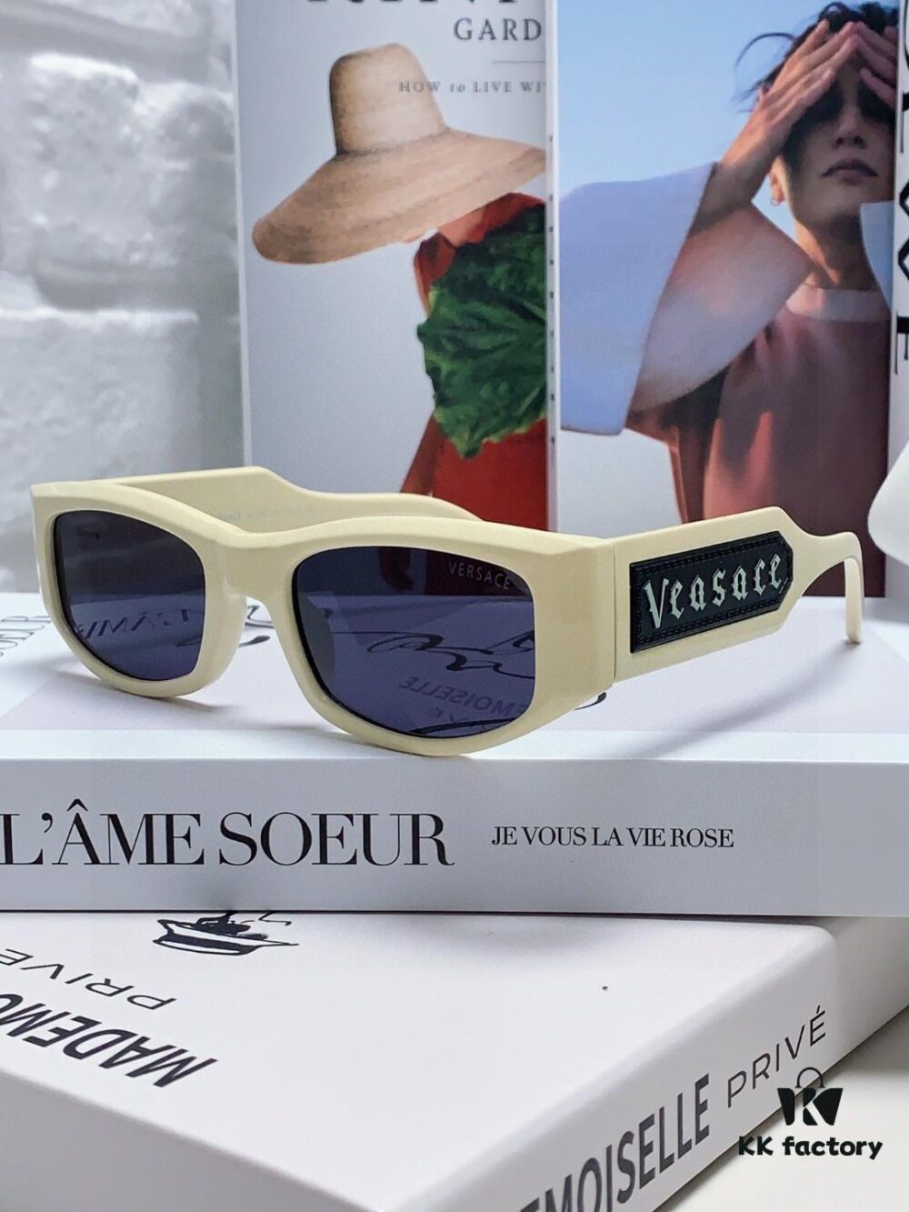 Versace 2014 New Arrival Small Frame Sunglasses for Women, Stylish Letter Design Unisex Square Sunglasses, Retro-Style Men's and Women's Eyewear