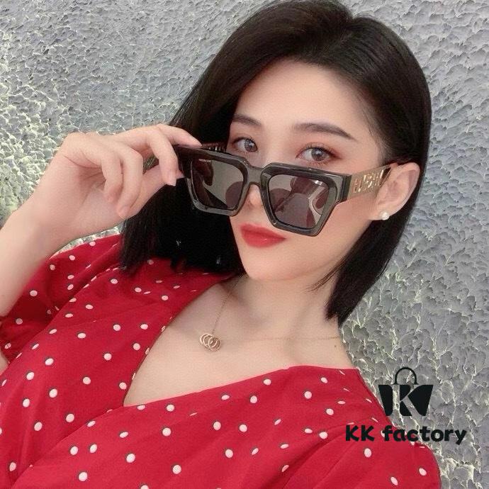 New Arrival‼️ BVERSAC* Versace VE4431 Unisex Sunglasses, Italian Design, Imported Materials, Logo Pattern, Stylish and Comfortable