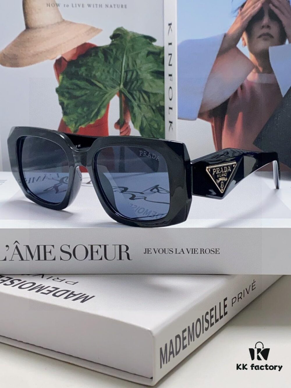 Prada 2025 New Retro Inverted Triangle Logo Sunglasses for Women, Stylish and Slimming Square Frame, High-End Fashion Sun Glasses