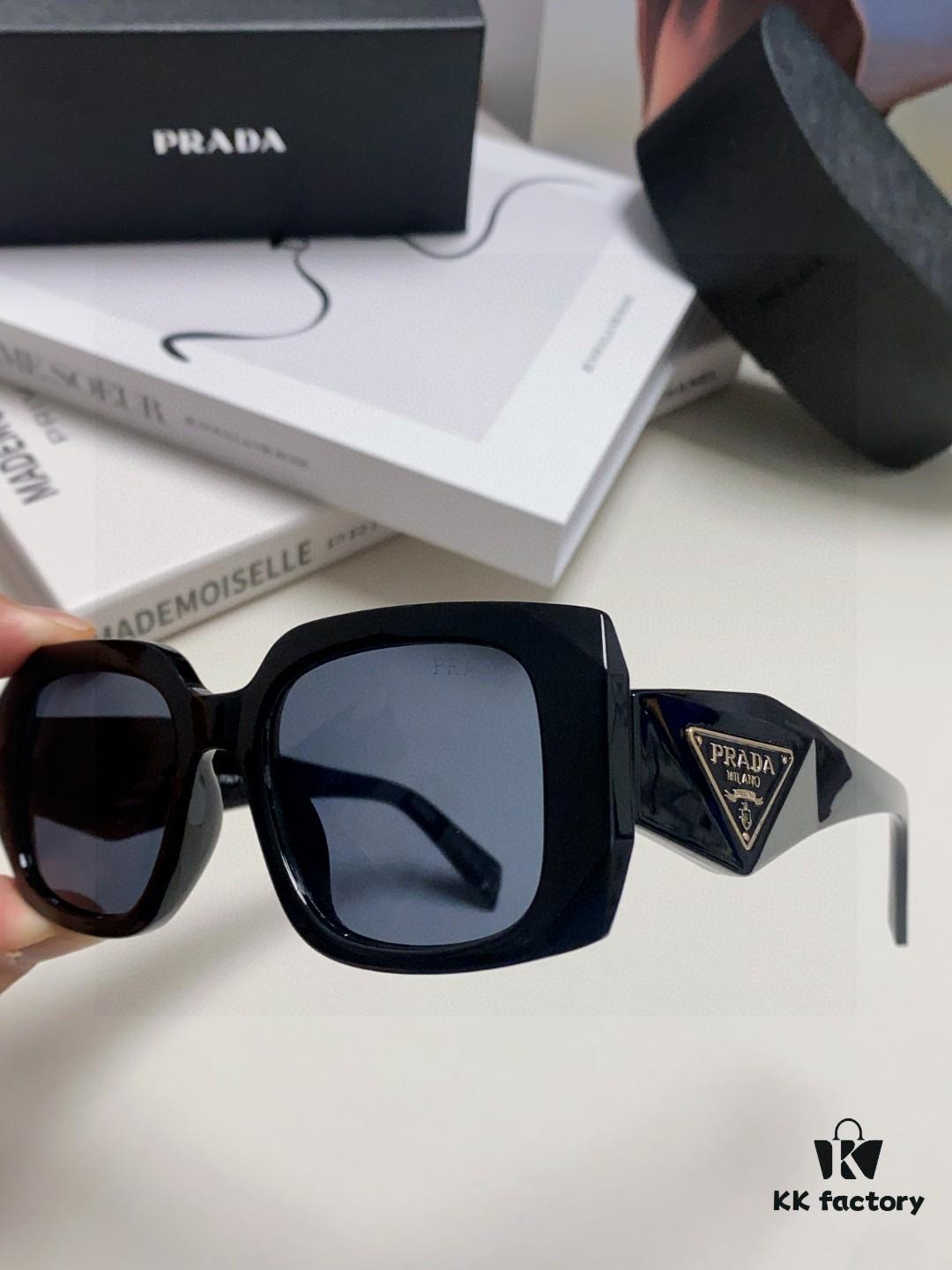 Prada 2025 New Retro Inverted Triangle Logo Sunglasses for Women, Stylish and Slimming Square Frame, High-End Fashion Sun Glasses