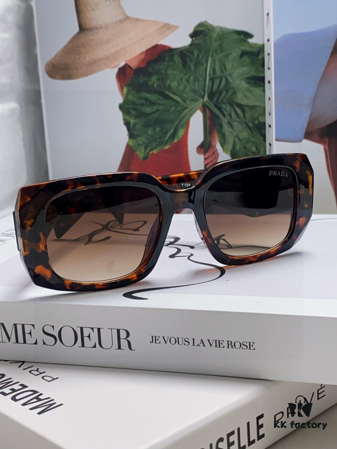 Prada 2025 New Retro Inverted Triangle Logo Sunglasses for Women, Stylish and Elegant Square Frame, Slimming Design