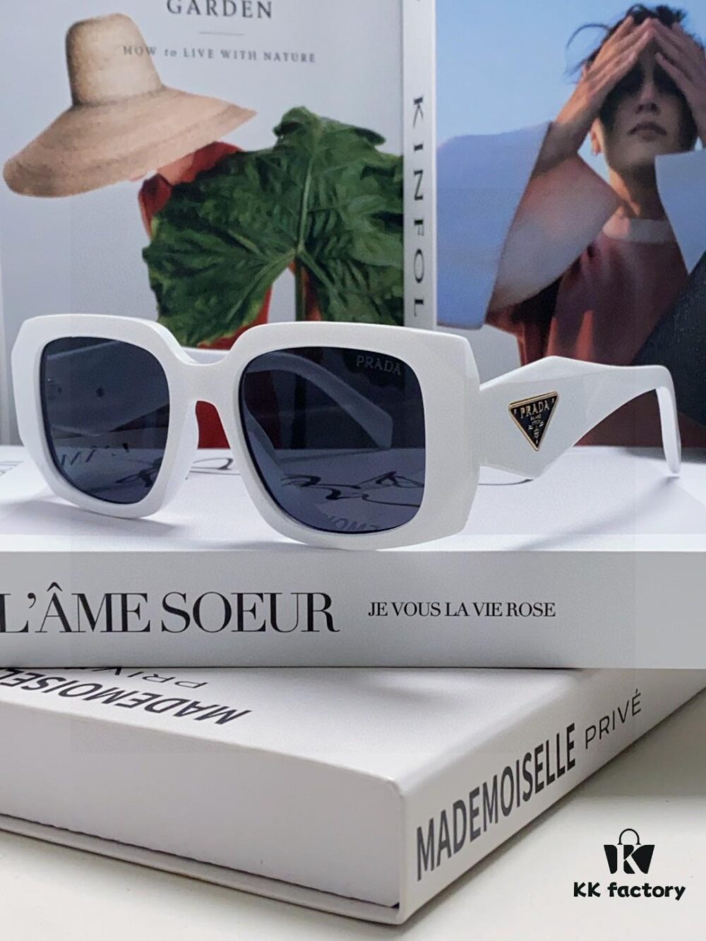 Prada 2025 New Retro Inverted Triangle Logo Sunglasses for Women, Stylish and Slimming Square Frame, High-End Fashion Sun Glasses