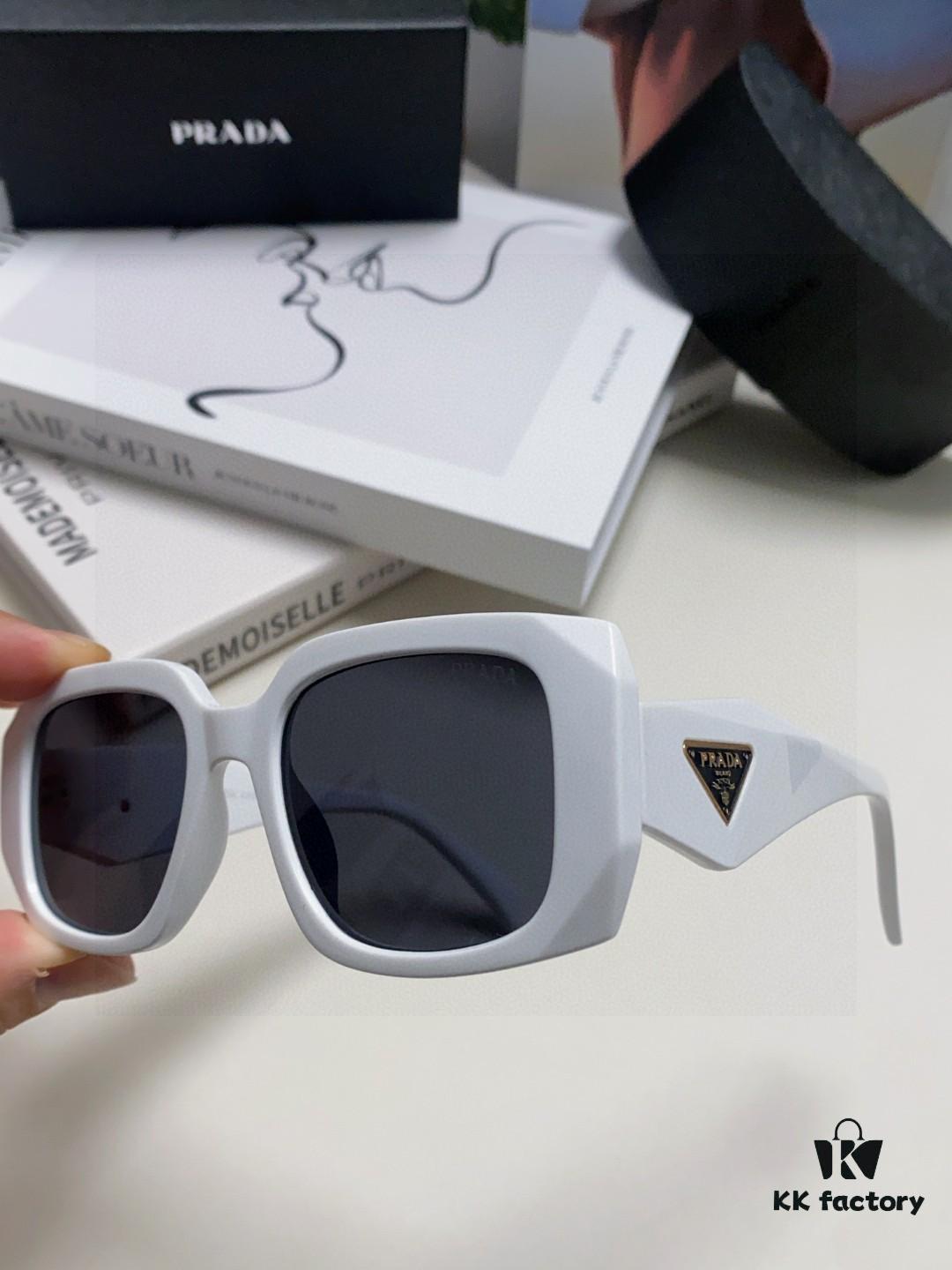 Prada 2025 New Retro Inverted Triangle Logo Sunglasses for Women, Stylish and Slimming Square Frame, High-End Fashion Sun Glasses