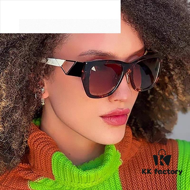 Prada 2025 European and American High-End Women's Square Frame Slimming Versatile Sunglasses, Trendy Street Snap Sun Protection Shades