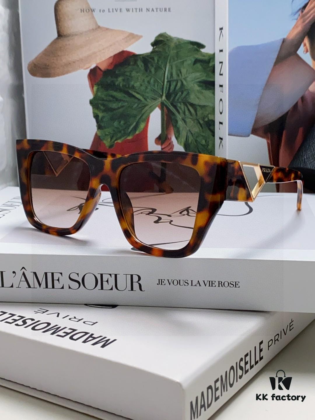 Prada 2025 European and American High-End Women's Square Frame Slimming Versatile Sunglasses, Trendy Street Snap Sun Protection Shades