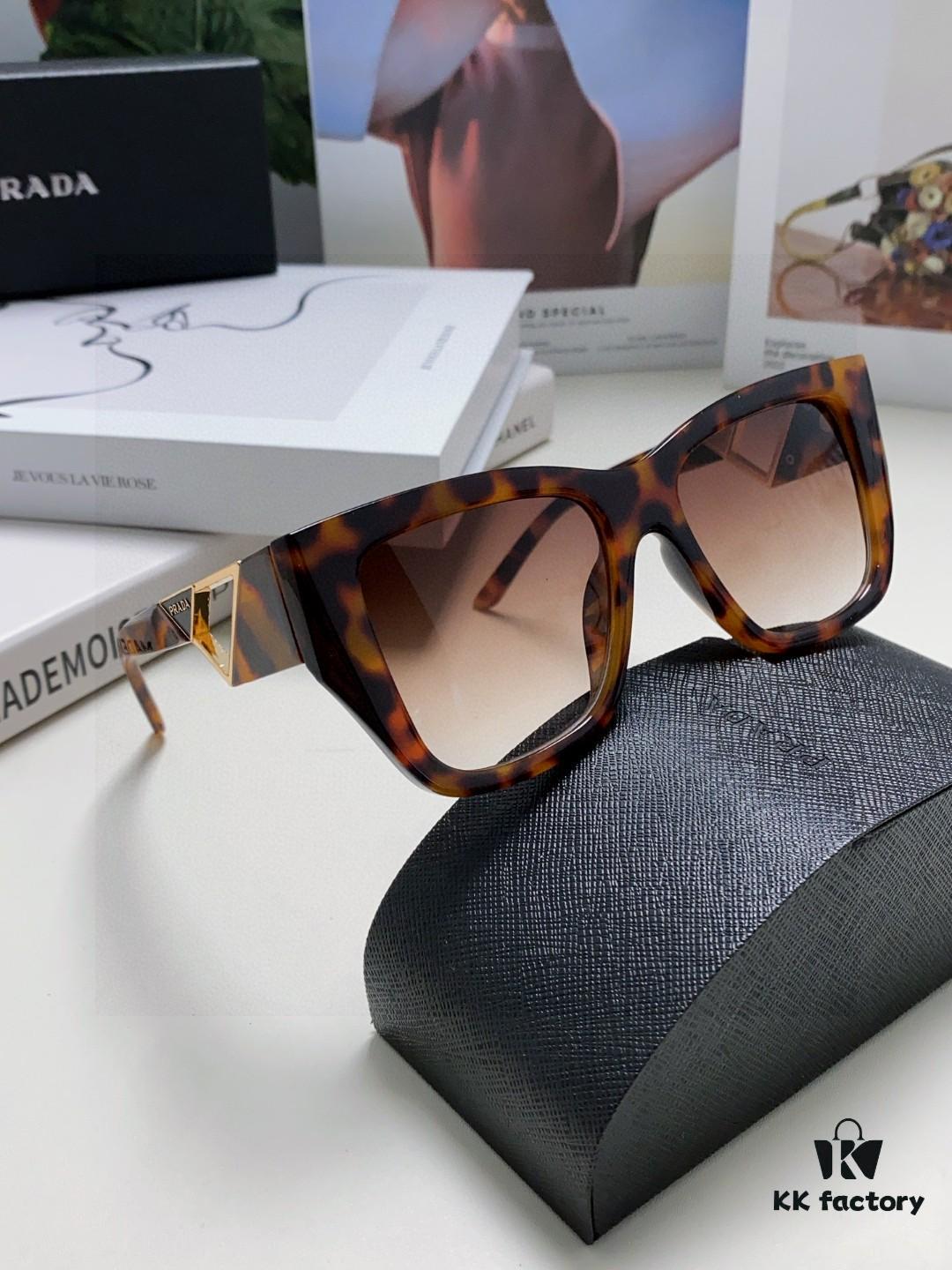 Prada 2025 European and American High-End Women's Square Frame Slimming Versatile Sunglasses, Trendy Street Snap Sun Protection Shades