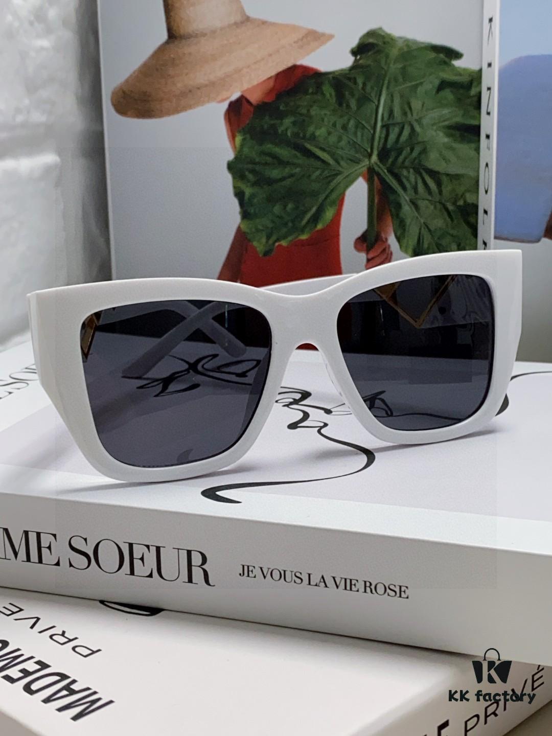 Prada 2025 European and American High-End Women's Square Frame Slimming Versatile Sunglasses, Influencer Street Style Sun Protection Eyewear