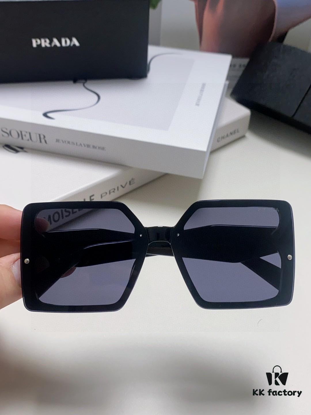 Prada 2025 New Arrival Fashion Minimalist Gradient Sunglasses for Round Face, Square Korean Style UV Protection Retro Instagrammable Sunglasses