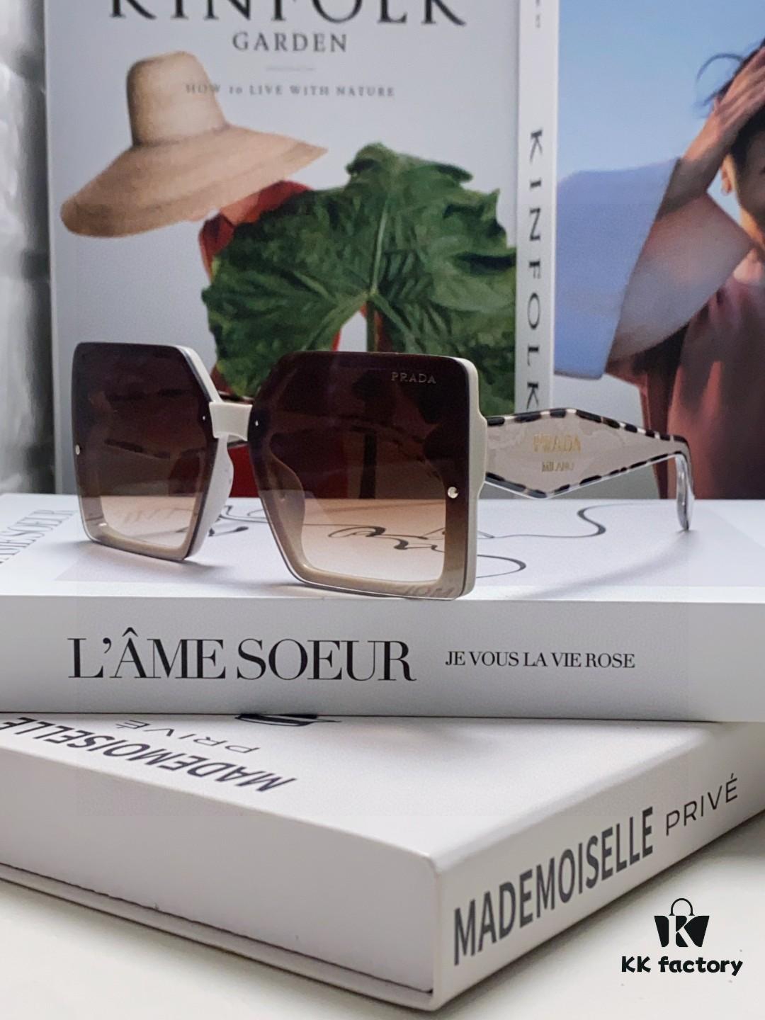 Prada 2025 New Arrival Fashion Minimalist Gradient Sunglasses for Round Face, Square Korean Style UV Protection Retro Instagram-Inspired Sunglasses