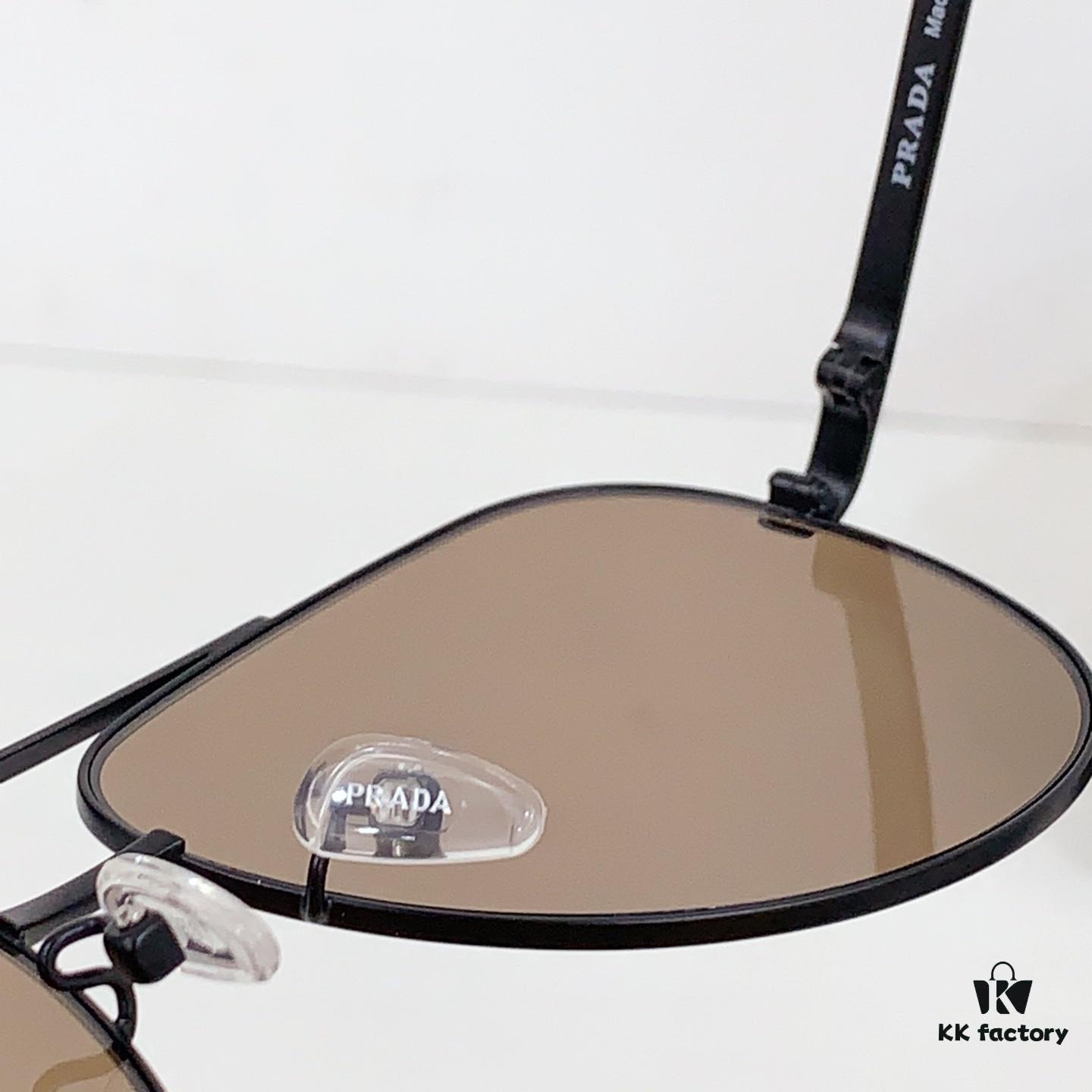 140 PRADA Model PR165 Size 61-14-145 Sunglasses