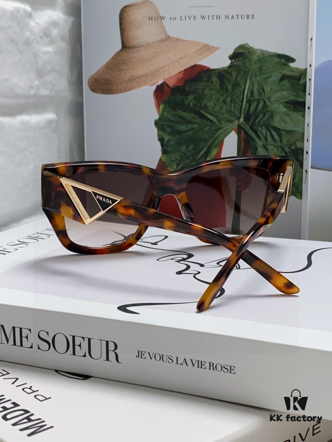 Prada 2025 European and American High-End Women's Square Frame Slimming Versatile Sunglasses, Popular Street Snap Sun Protection Eyewear