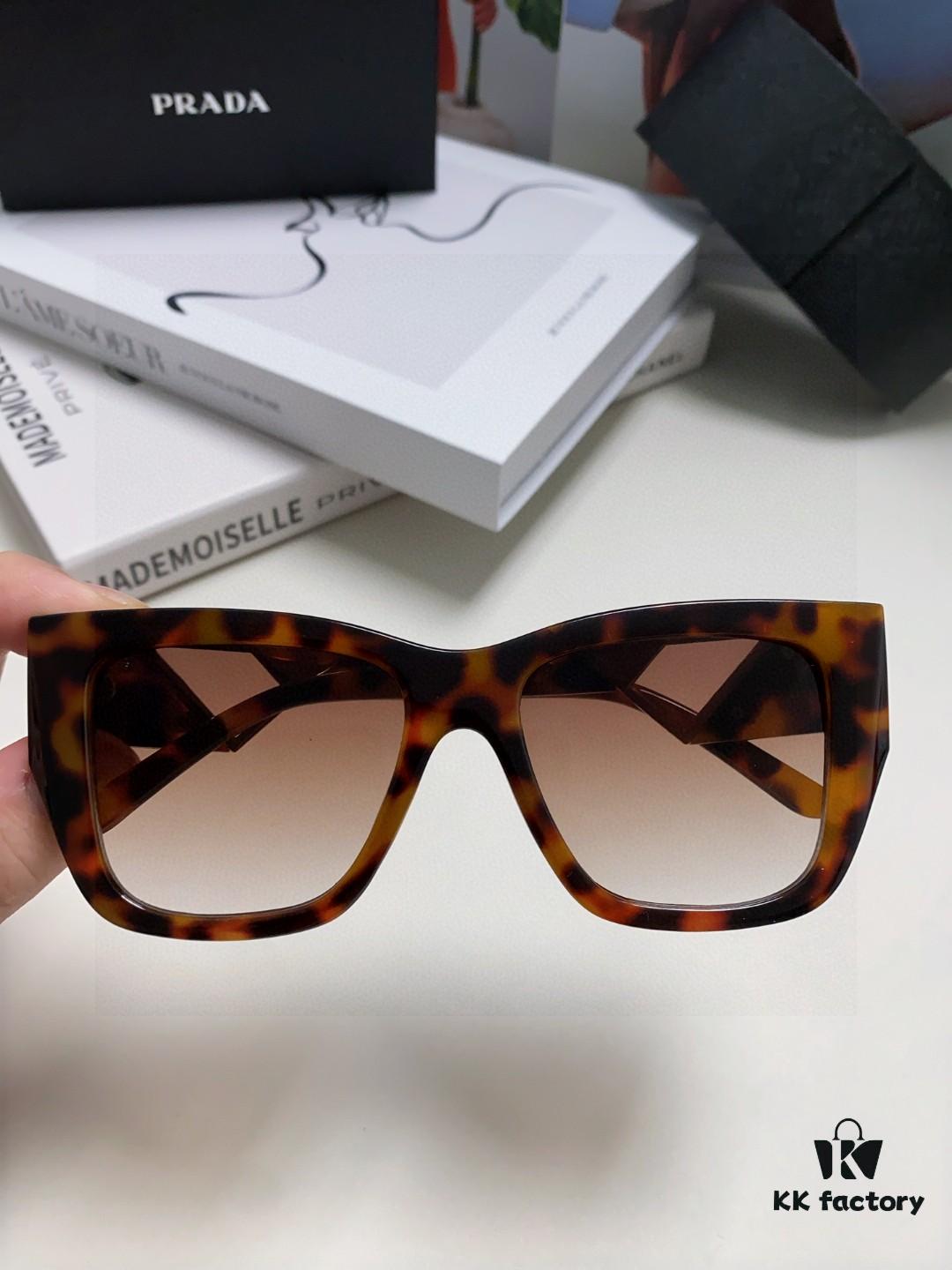 Prada 2025 European and American High-End Women's Square Frame Slimming Versatile Sunglasses, Popular Street Snap Sun Protection Eyewear