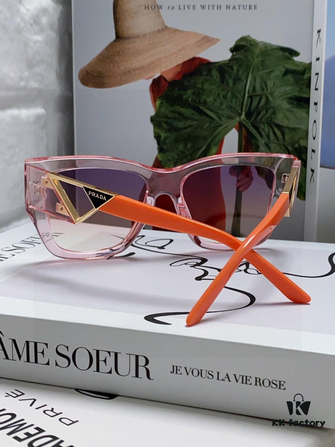 Prada 2025 European and American High-End Women's Square Frame Slimming Versatile Sunglasses, Trendy Street Snap Sun Protection Eyewear