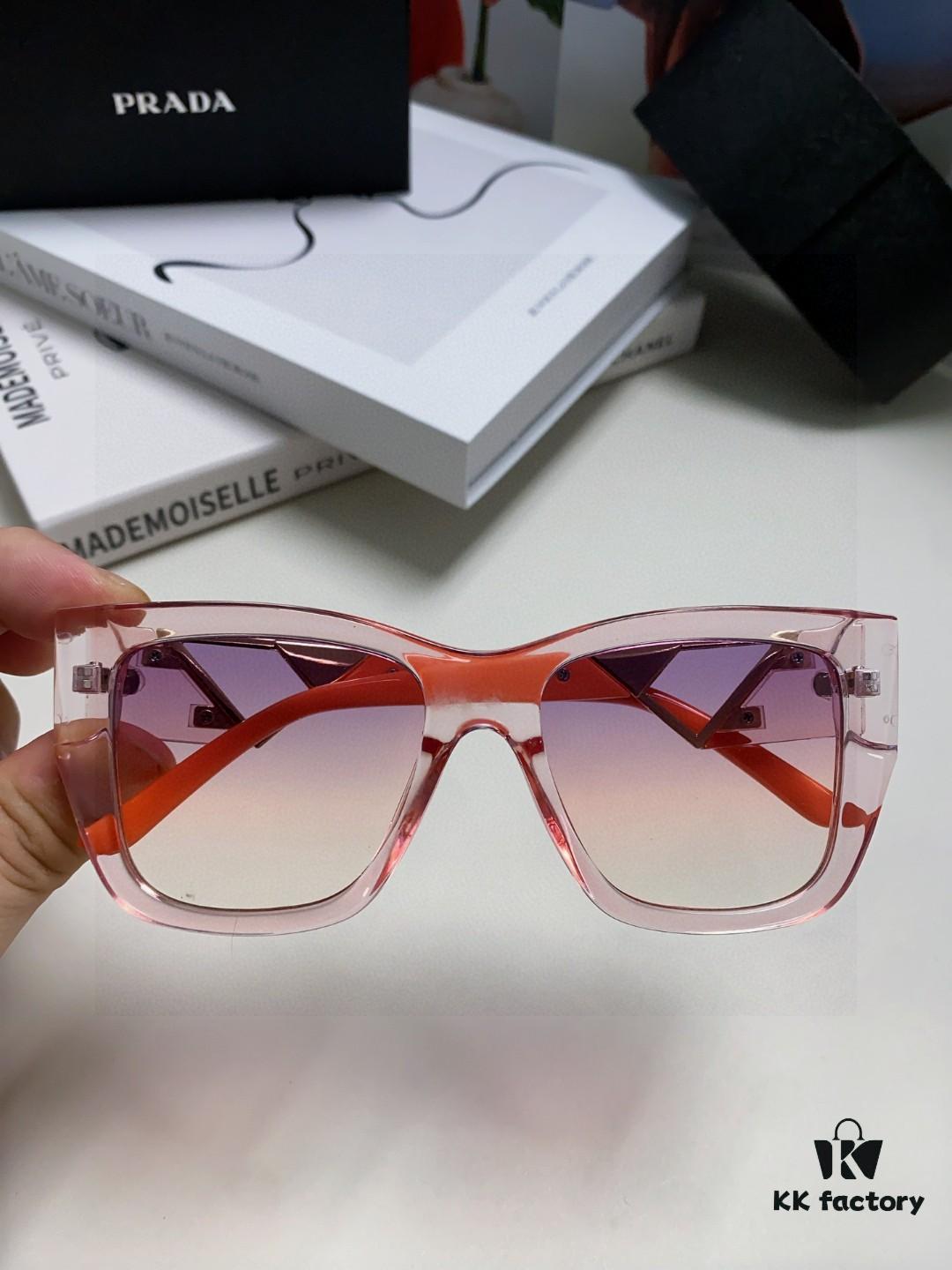 Prada 2025 European and American High-End Women's Square Frame Slimming Versatile Sunglasses, Trendy Street Snap Sun Protection Eyewear