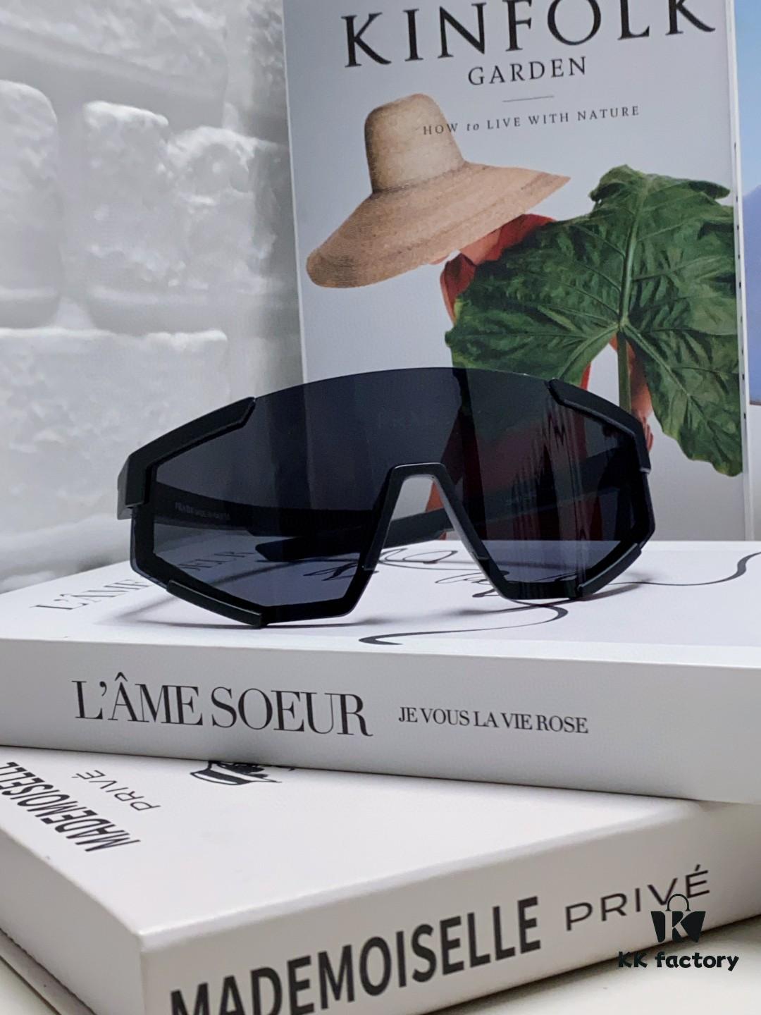 PRADA Unisex Oversized Lightweight UV-Protective Sunglasses with Integrated Design for Skiing, Cycling, and Outdoor Activities