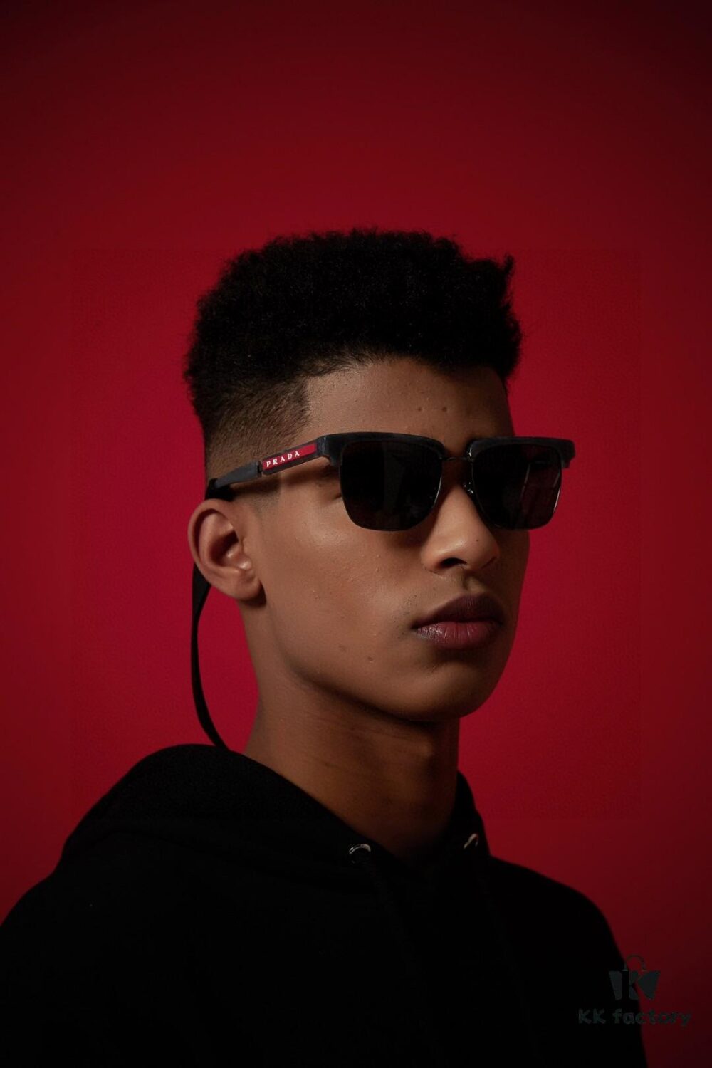 Prada Sunglasses, Showcasing Unique Personality, Classic Style with Premium Metal Logo on Temples and Frame, the Latest Popular Eyewear