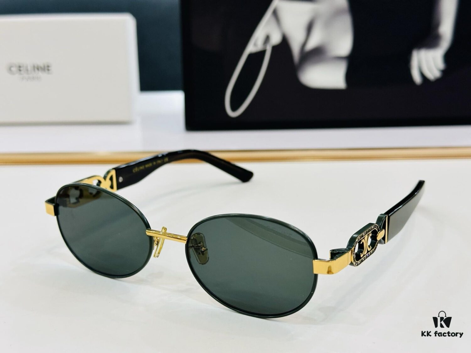 CELINE CL40253 Size: 53×18-145, Consistently Popular Unisex Style with Excellent Shine and Premium Texture, Superior Craftsmanship, Sunglasses