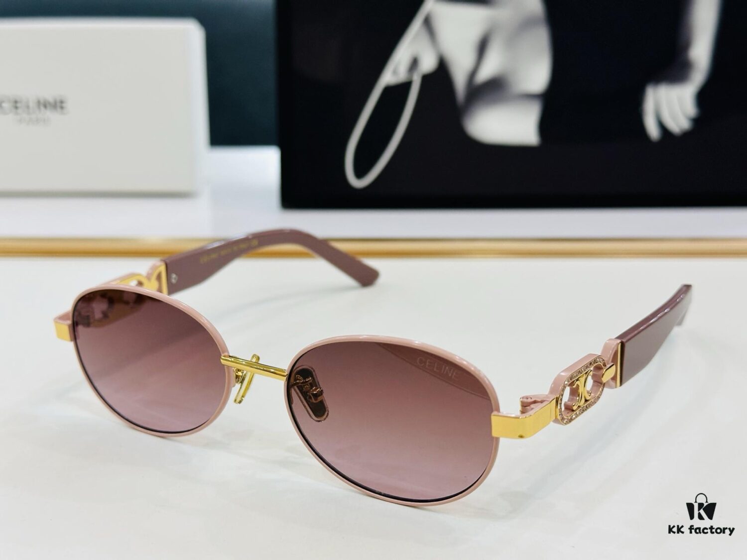 CELINE CL40253 Size: 53×18-145, Consistently Popular Unisex Style with Excellent Shine and Premium Texture, Superior Craftsmanship, Sunglasses