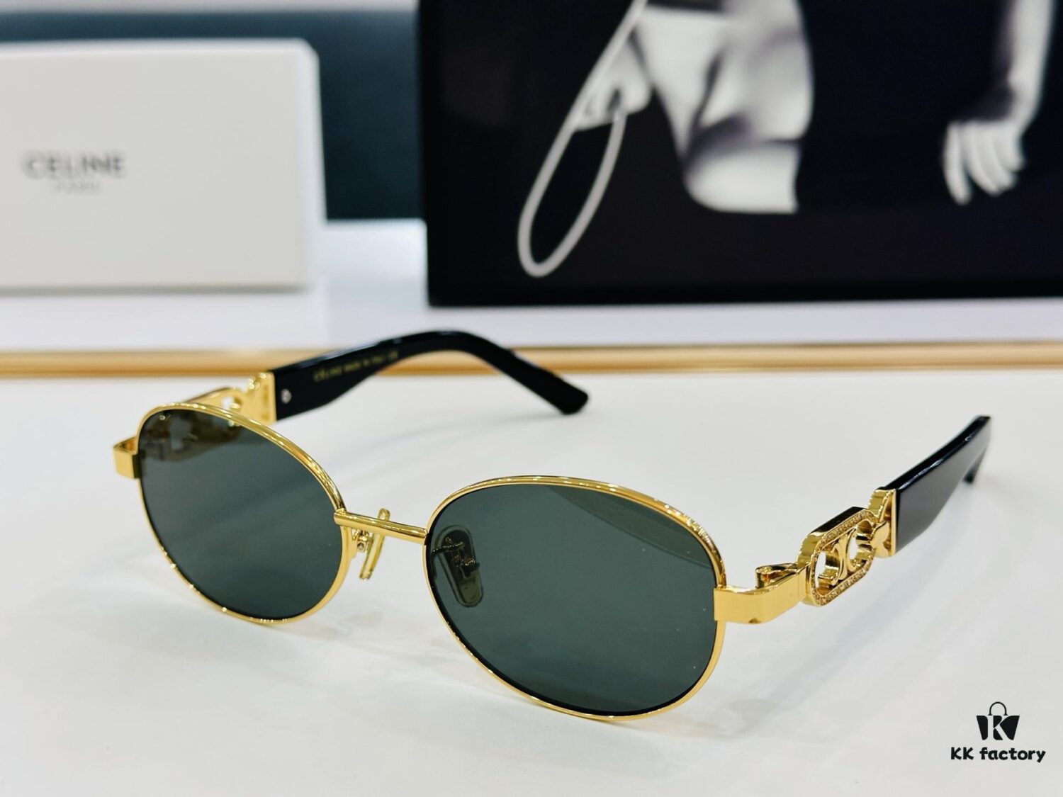 CELINE CL40253 Size: 53×18-145, Consistently Popular Unisex Style with Excellent Shine and Premium Texture, Superior Craftsmanship, Sunglasses