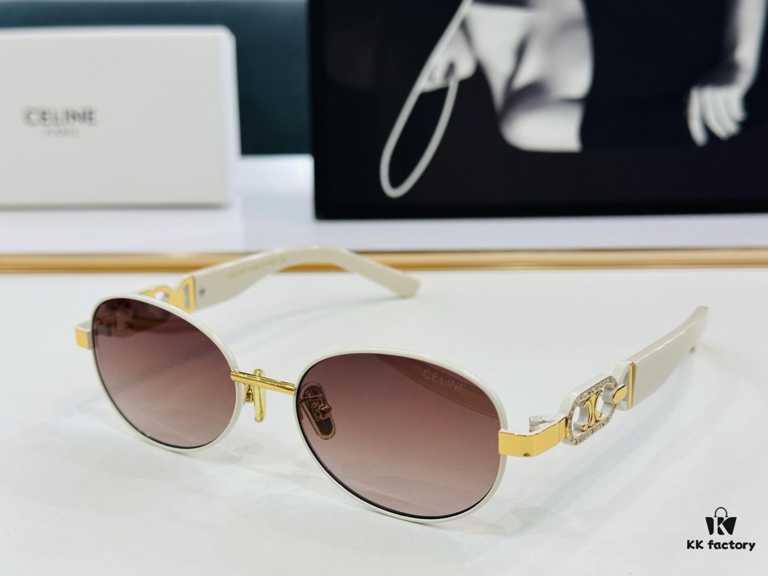 CELINE CL40253 Size: 53×18-145, Consistently Popular Unisex Style with Excellent Shine and Premium Texture, Superior Craftsmanship, Sunglasses