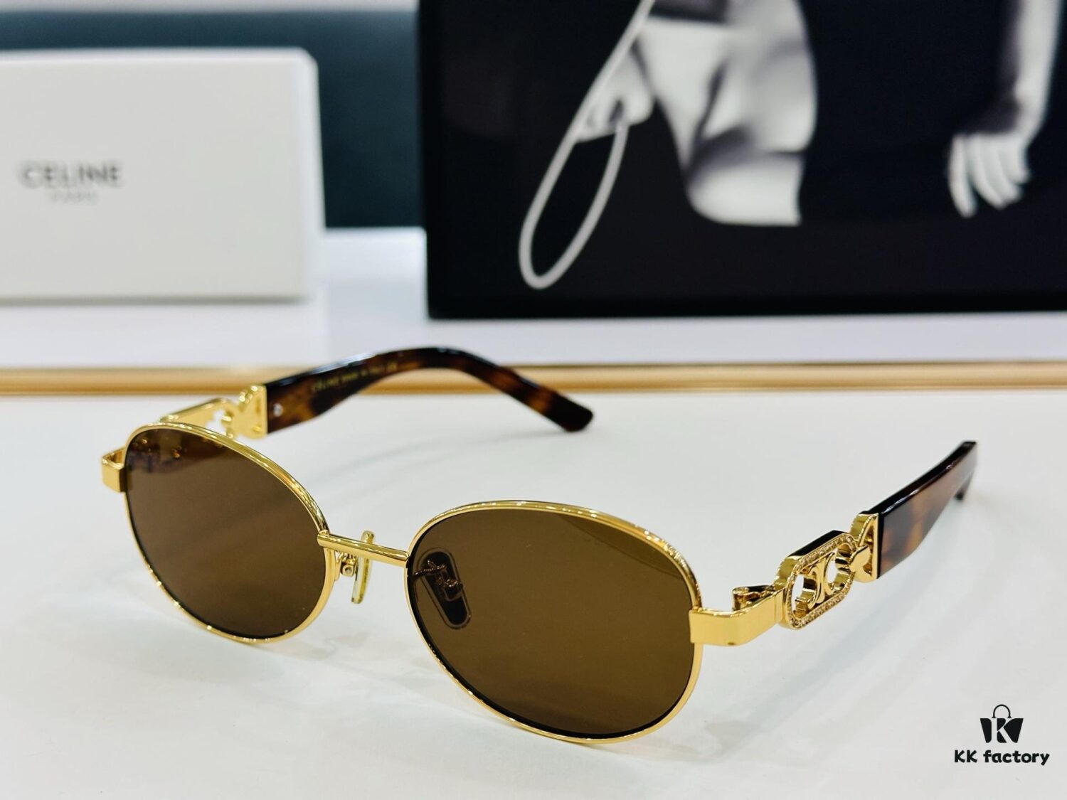 CELINE CL40253 Size: 53×18-145, Consistently Popular Unisex Style with Excellent Shine and Premium Texture, Superior Craftsmanship, Sunglasses