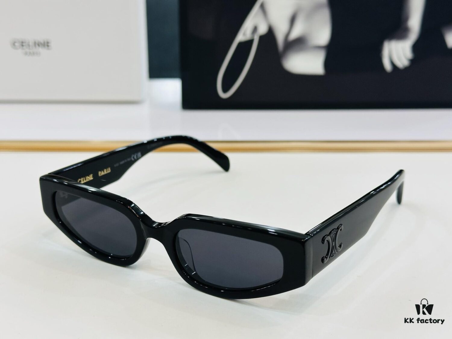 CELINE CL40269U Size: 54-19-135, Consistently Popular Unisex Style, European-American Design, High Gloss Finish, Premium Texture, Excellent Craftsmanship, Sunglasses
