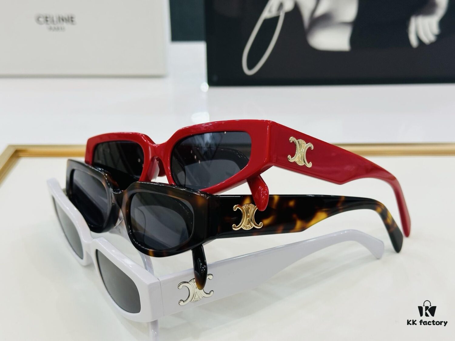 CELINE CL40269U Size: 54-19-135, Consistently Popular Unisex Style, European-American Design, High Gloss Finish, Premium Texture, Excellent Craftsmanship, Sunglasses