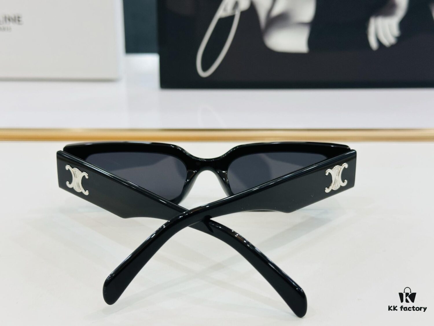 CELINE CL40269U Size: 54-19-135, Consistently Popular Unisex Style, European-American Design, High Gloss Finish, Premium Texture, Excellent Craftsmanship, Sunglasses