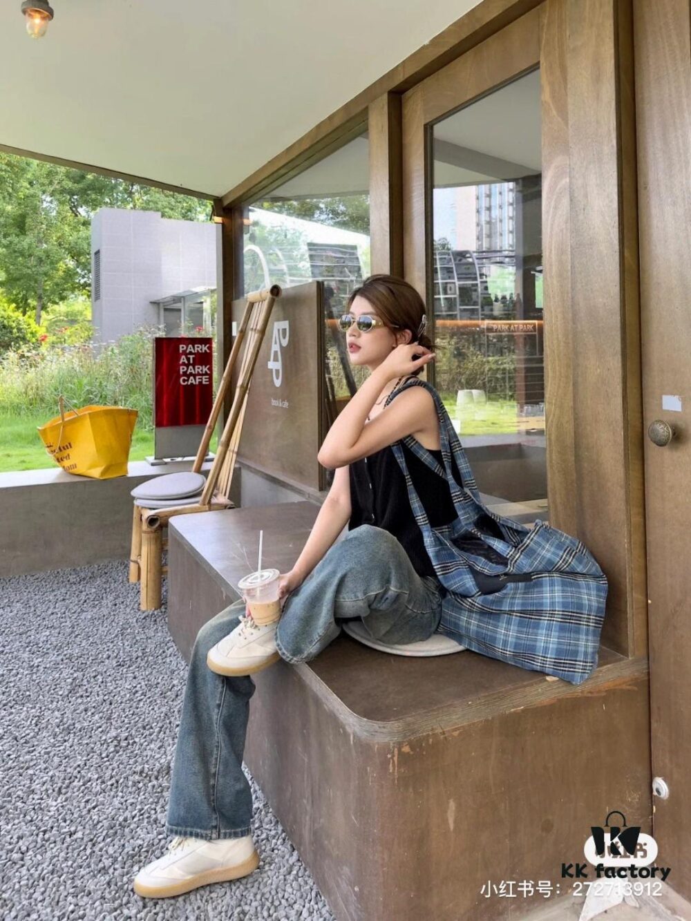 Lisa's Same Celine Retro Round Frame Sunglasses, the 'Egg Superman' Style from Arc de Triomphe, Always Popular and Hard to Get