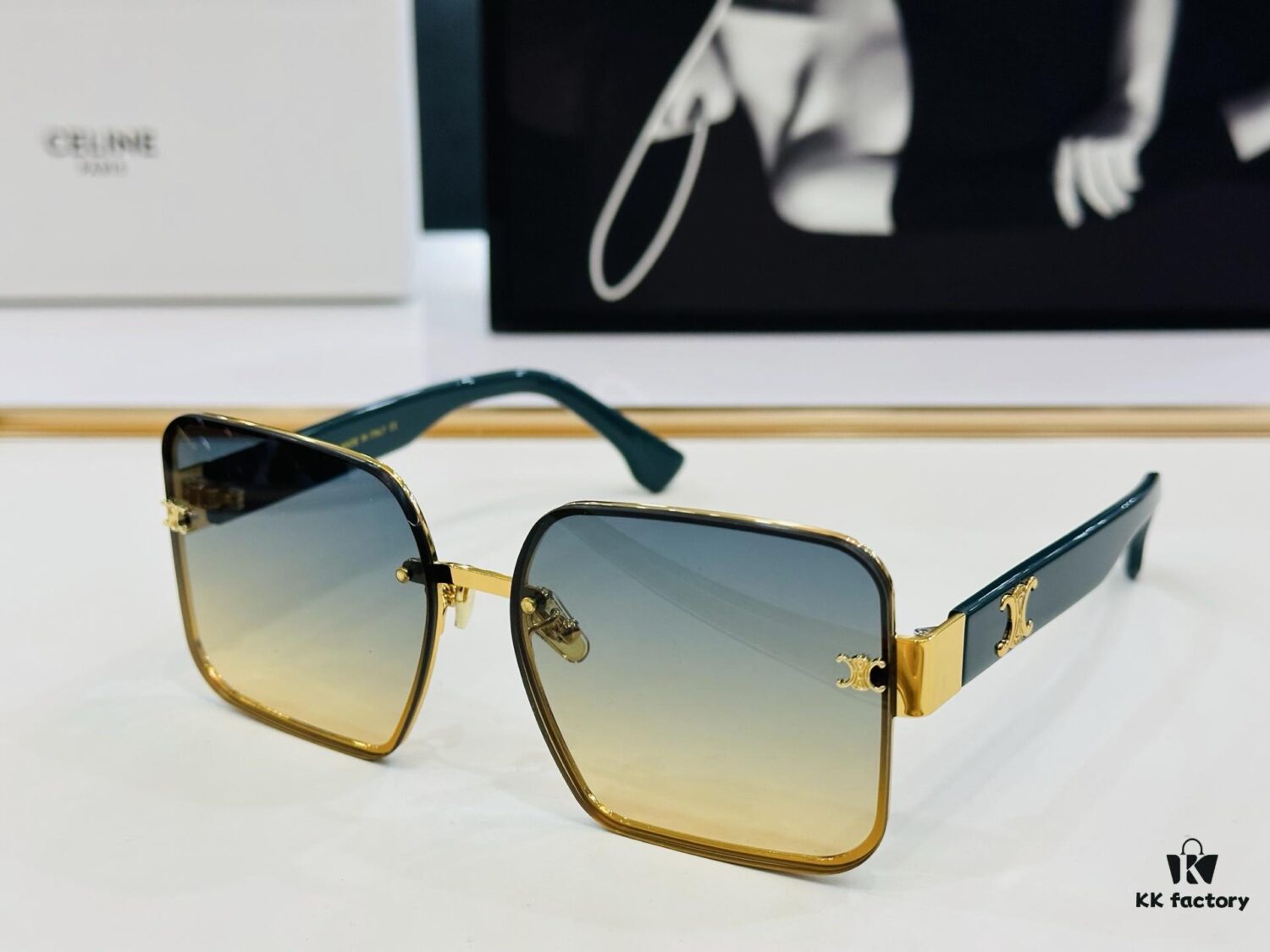CELINE CL40238 Size: 53□20-146 A consistently popular unisex style with a sleek European-American design, excellent gloss, strong texture, and superb craftsmanship. Suitable for optical frames, sunglasses, or eyeglasses.