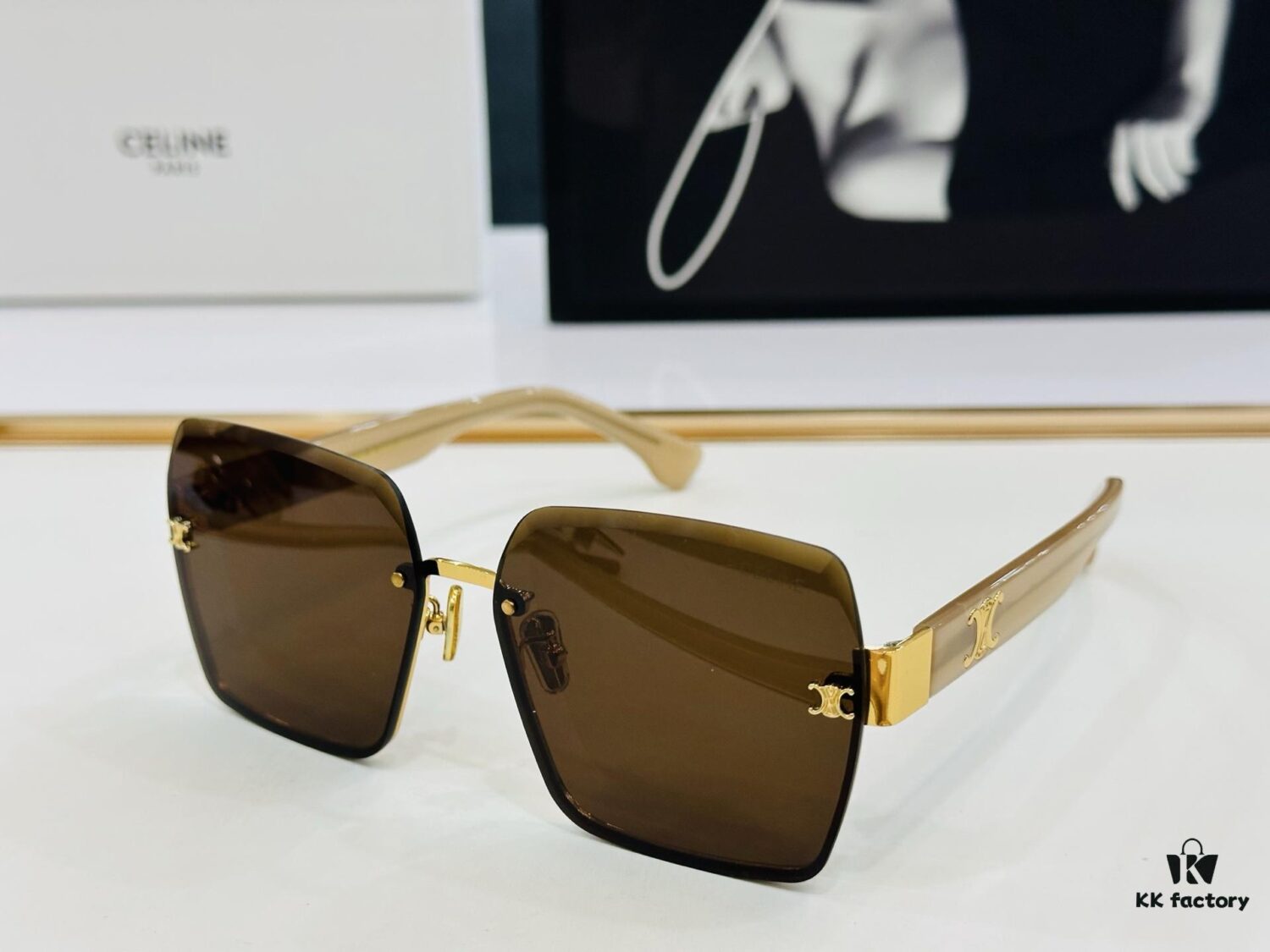 CELINE CL40237 Size: 62□18-140 Classic Best-Selling Style, European and American Fashion, High Gloss Finish, Premium Texture, Excellent Craftsmanship Sunglasses