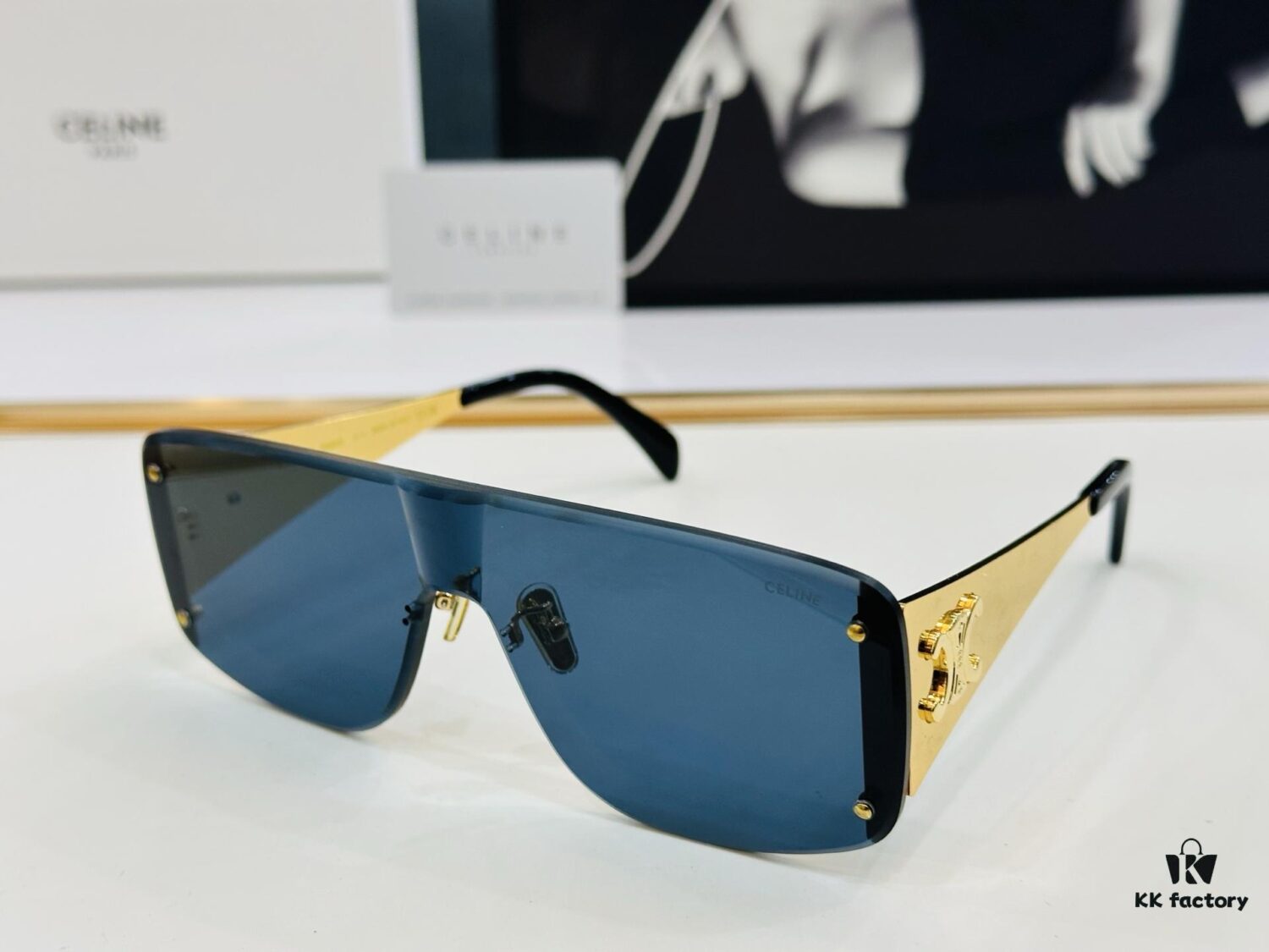 CELINE CL42104U Size 145□0-148, Popular Unisex Style, European-American Fashion, High Gloss Finish, Premium Texture, XL Craftsmanship